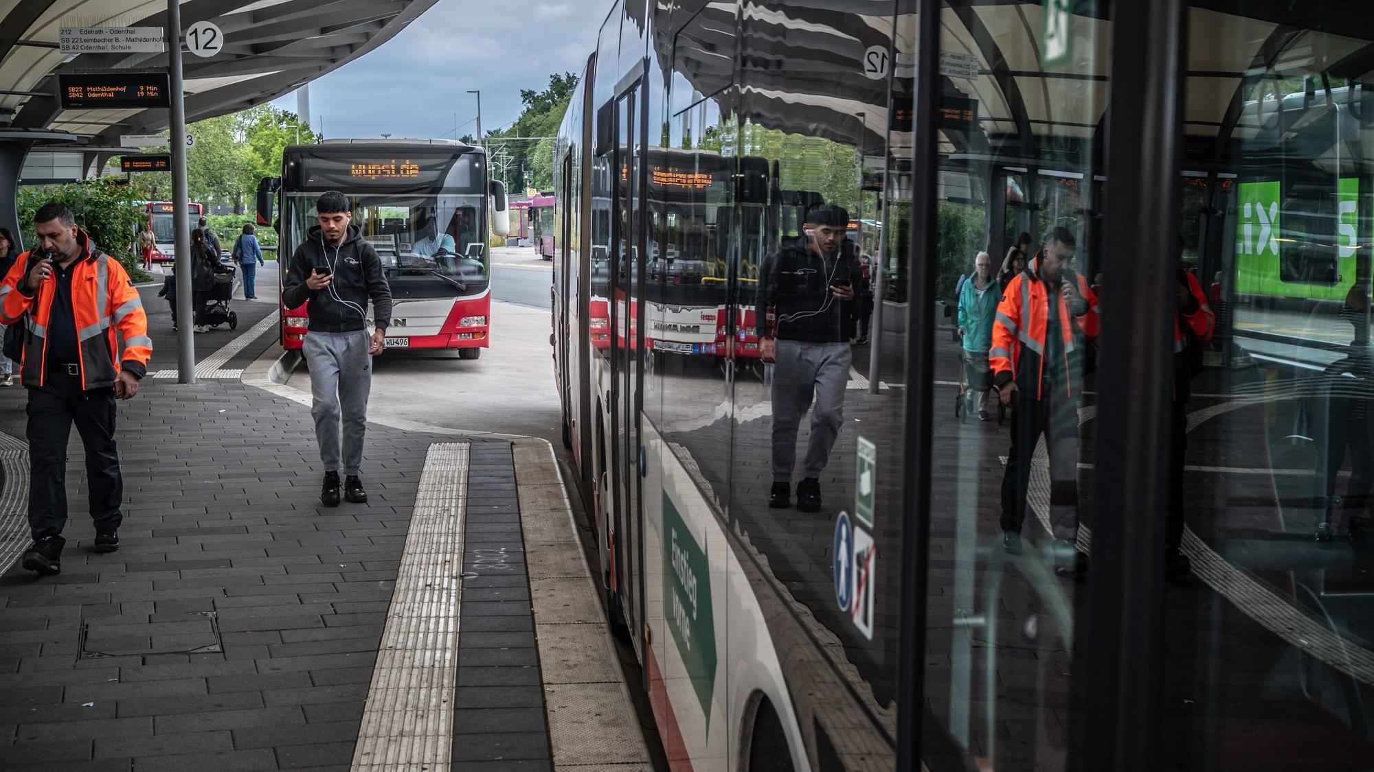 Wupsi am Busbahnhof Leverkusen-Mitte Bild: Ralf Krieger