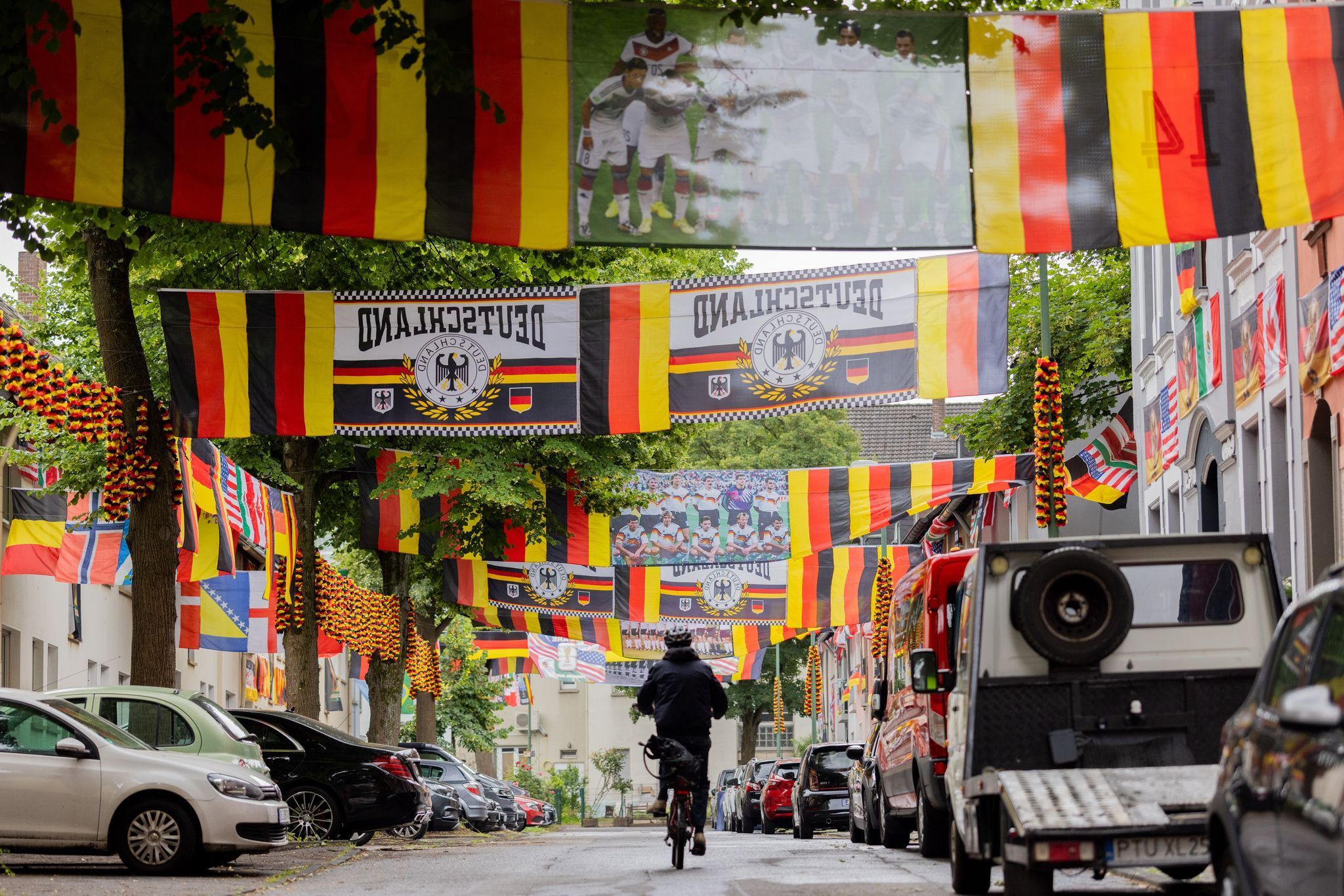 WM 2026 - Fahnenmeer in Essen