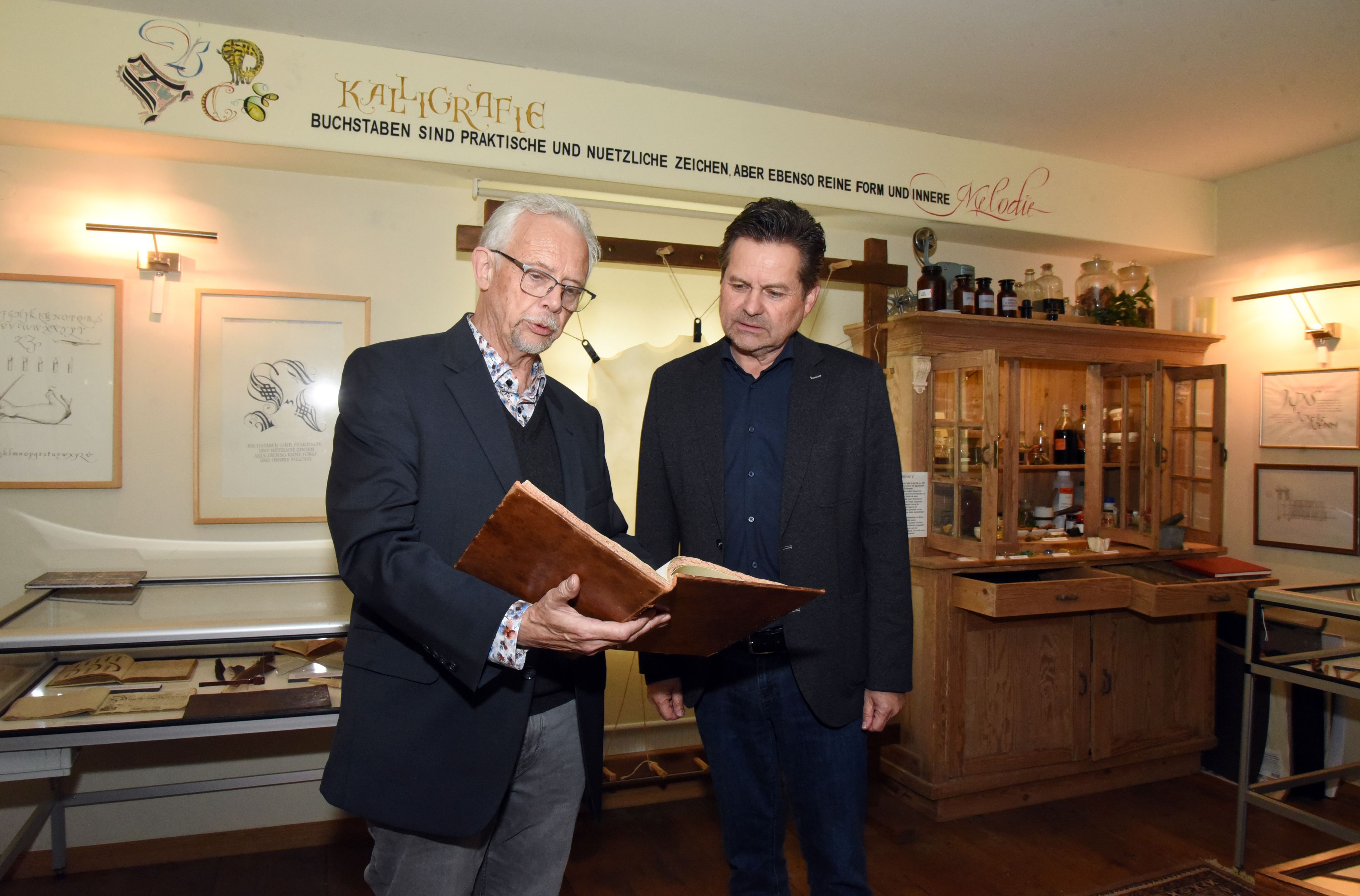 Kalligrafie-Museum-f-r-Schreibkultur-in-Wiehl-feiert-Jubil-um