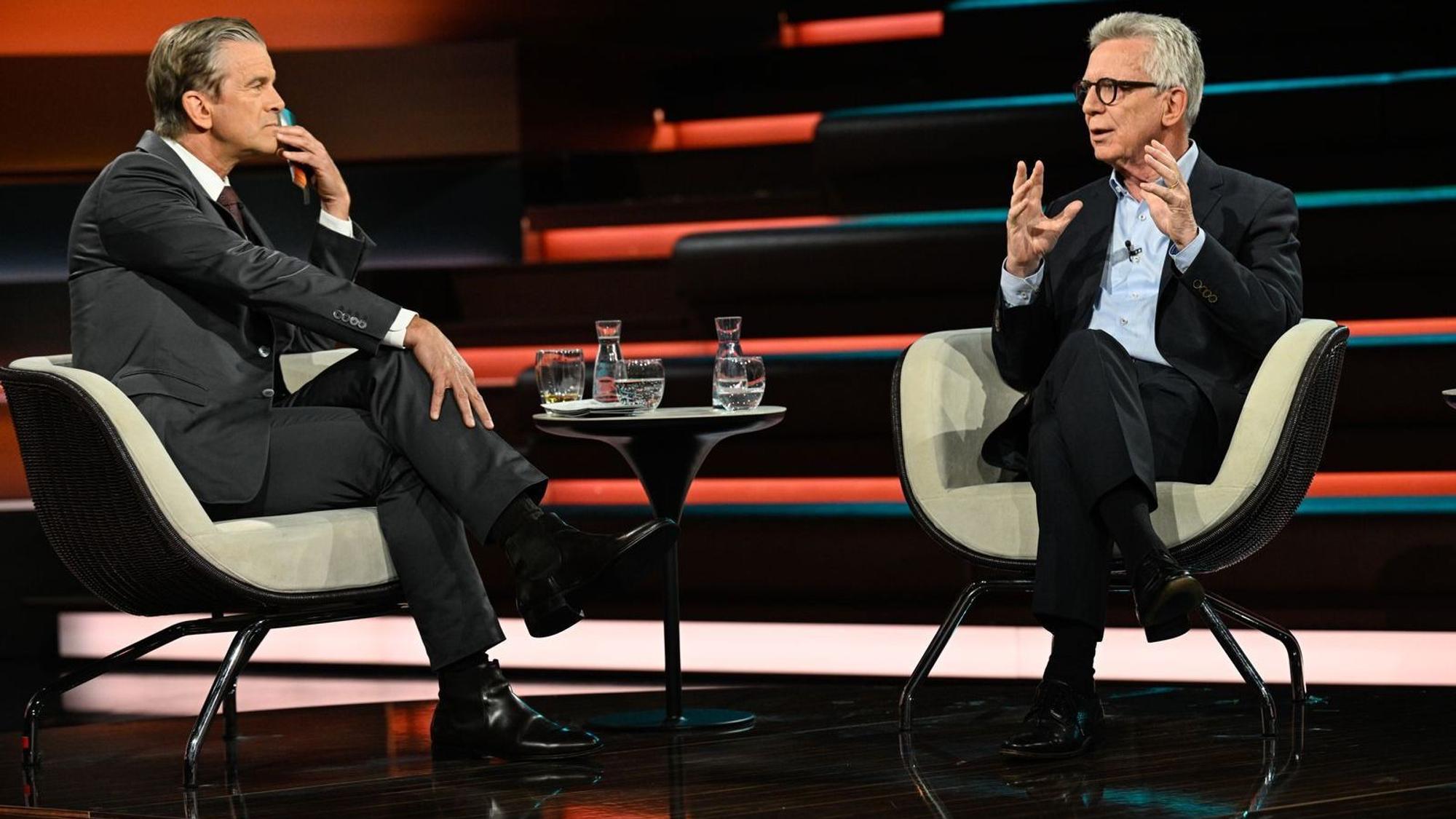 Bei „Markus Lanz“ ließ sich Thomas de Maizière nicht dazu drängen, öffentlich gegen die Bundesregierung auszuteilen. (Bild: ZDF/ Markus Hertrich)