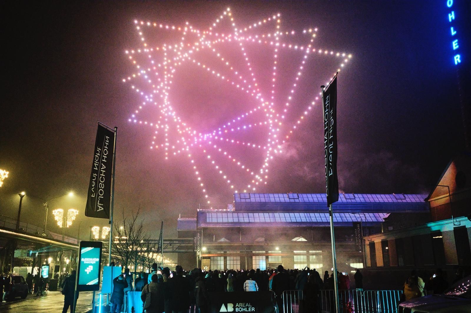 Eine Drohnenshow ist Teil der Summerdisco auf dem Festplatz Ohler Wiesen.