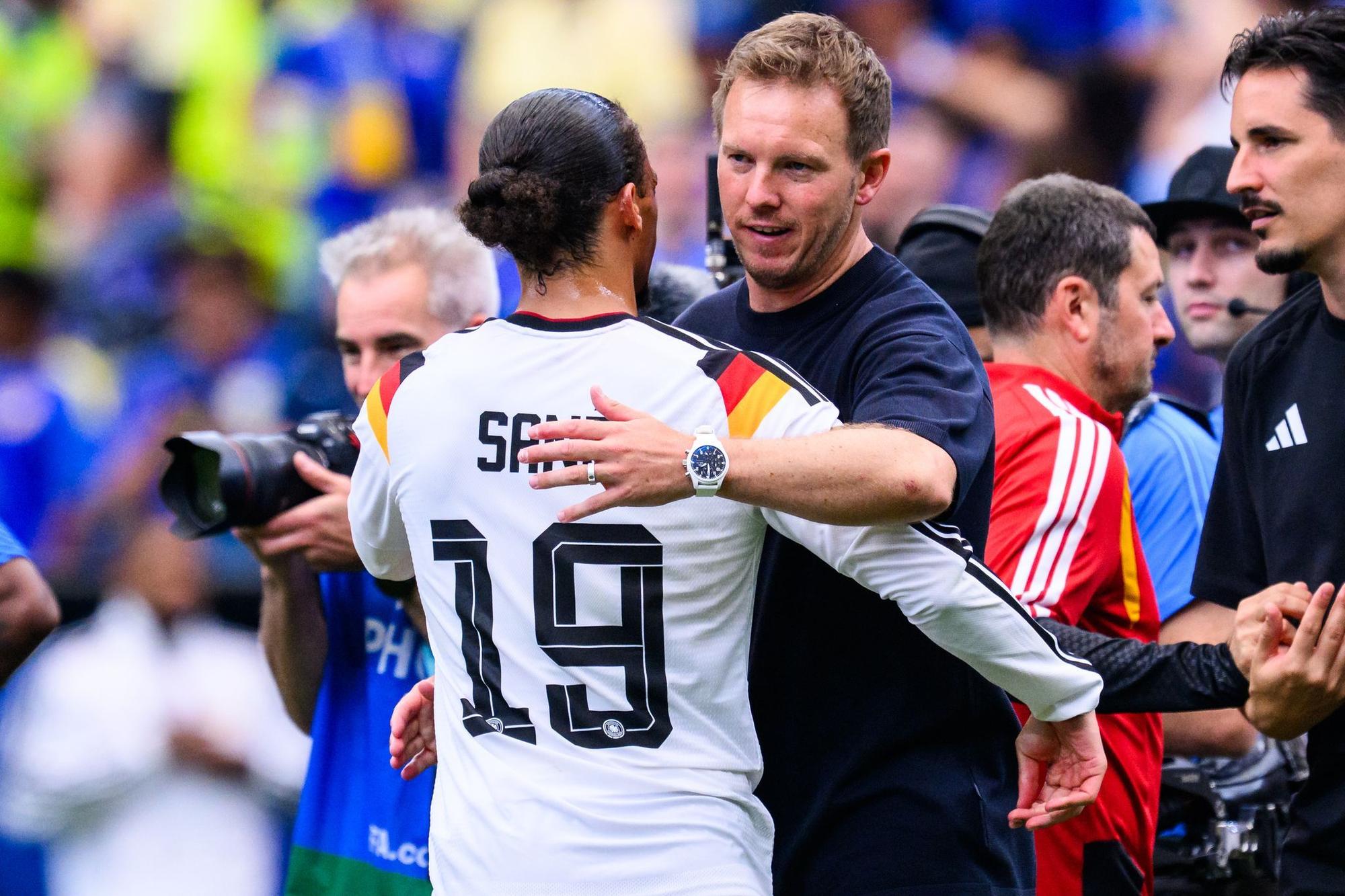Leroy Sané (l.) und Julian Nagelsmann (r.)
