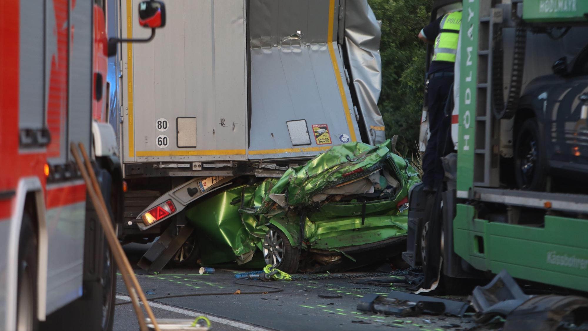 15.06.2026, Köln: Auf der A4 bei Köln hat sich am Montagabend (15. Juni) ein schwerer Verkehrsunfall ereignet. Nach Angaben der Kölner Polizei wurde dabei eine Person getötet. Foto: Arton Krasniqi