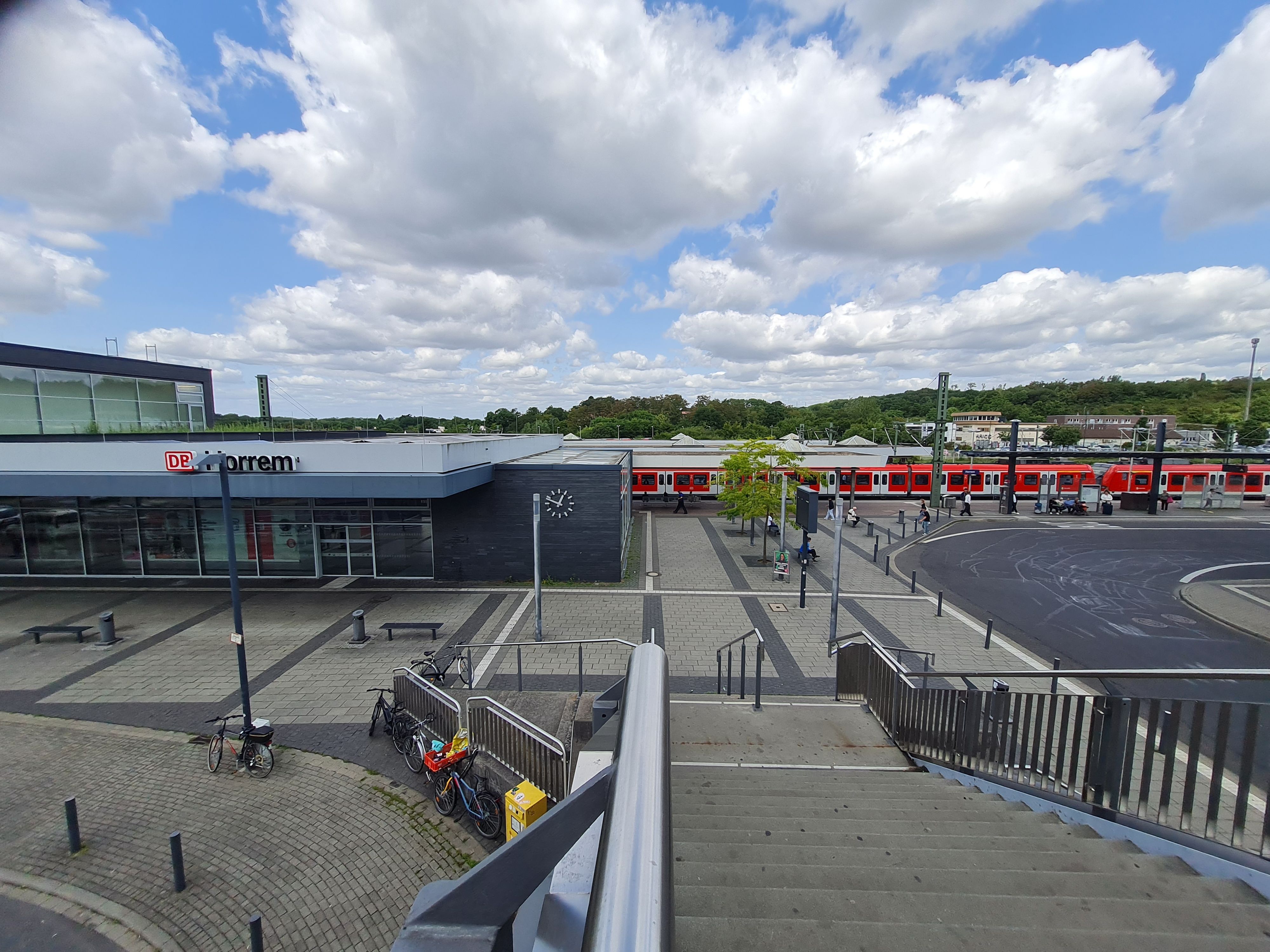 Das Foto zeigt den Bahnhof in Kerpen-Horrem.