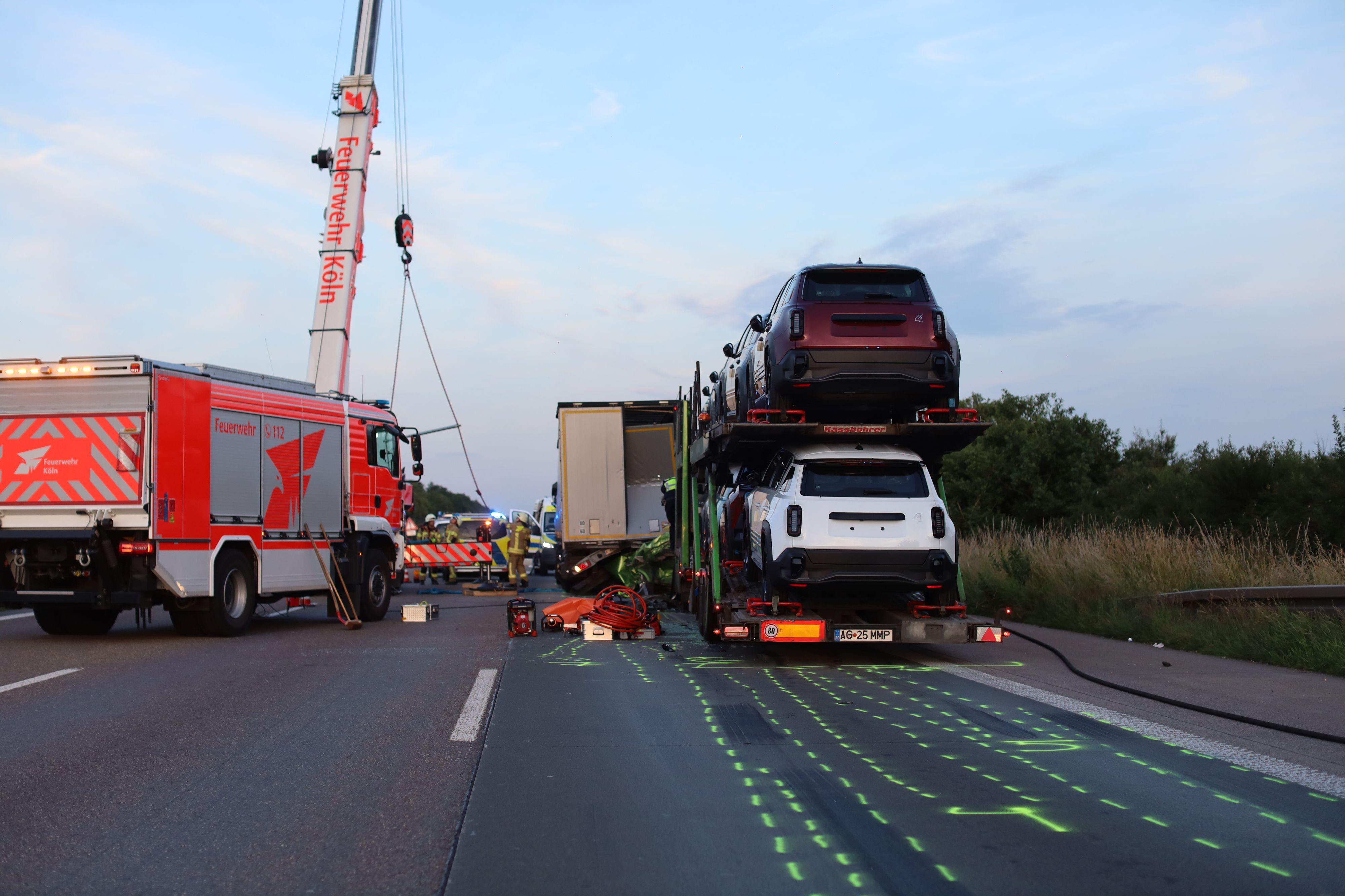 15.06.2026, Köln: Auf der A4 bei Köln hat sich am Montagabend (15. Juni) ein schwerer Verkehrsunfall ereignet. Nach Angaben der Kölner Polizei wurde dabei eine Person getötet.  Foto: Arton Krasniqi