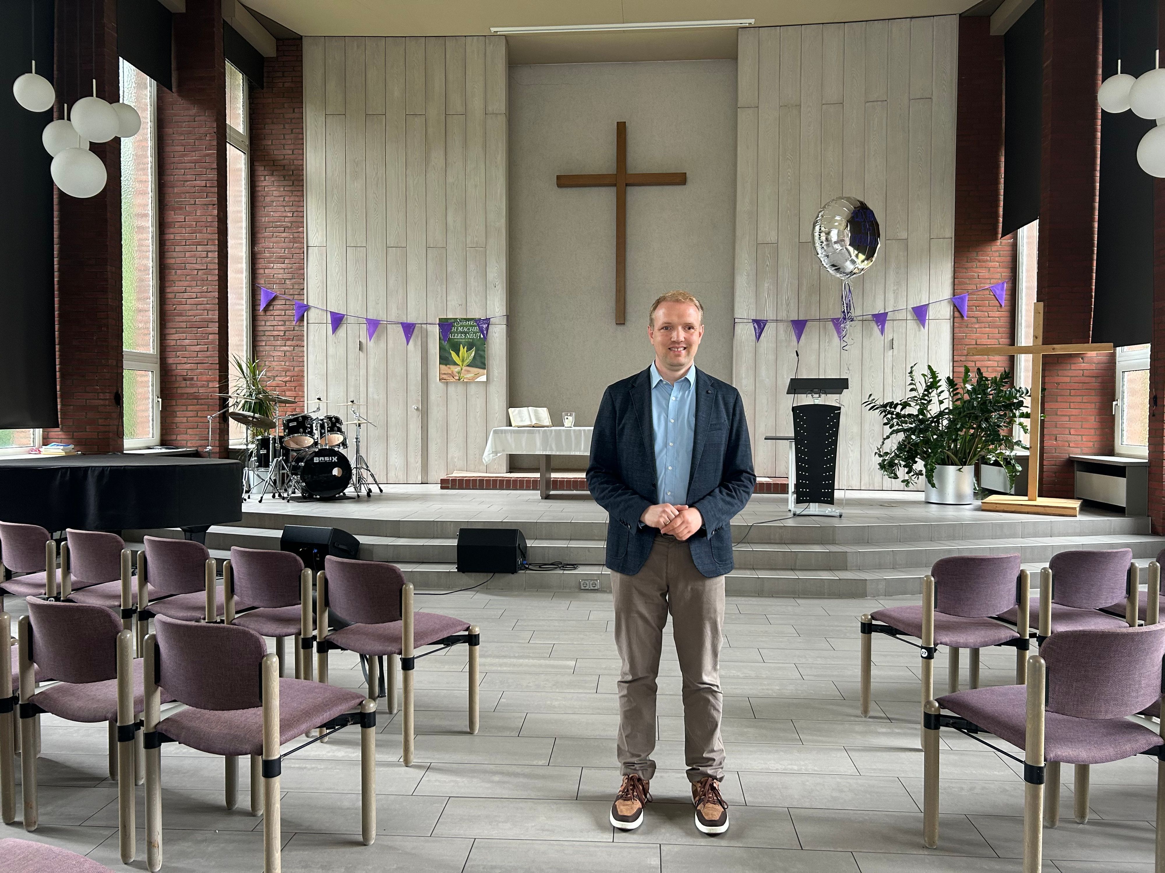 Pastor Enrico Klee (44) möchte seine Gemeinde in die Zukunft führen und vor allem Kinder und Jugendliche einbinden.