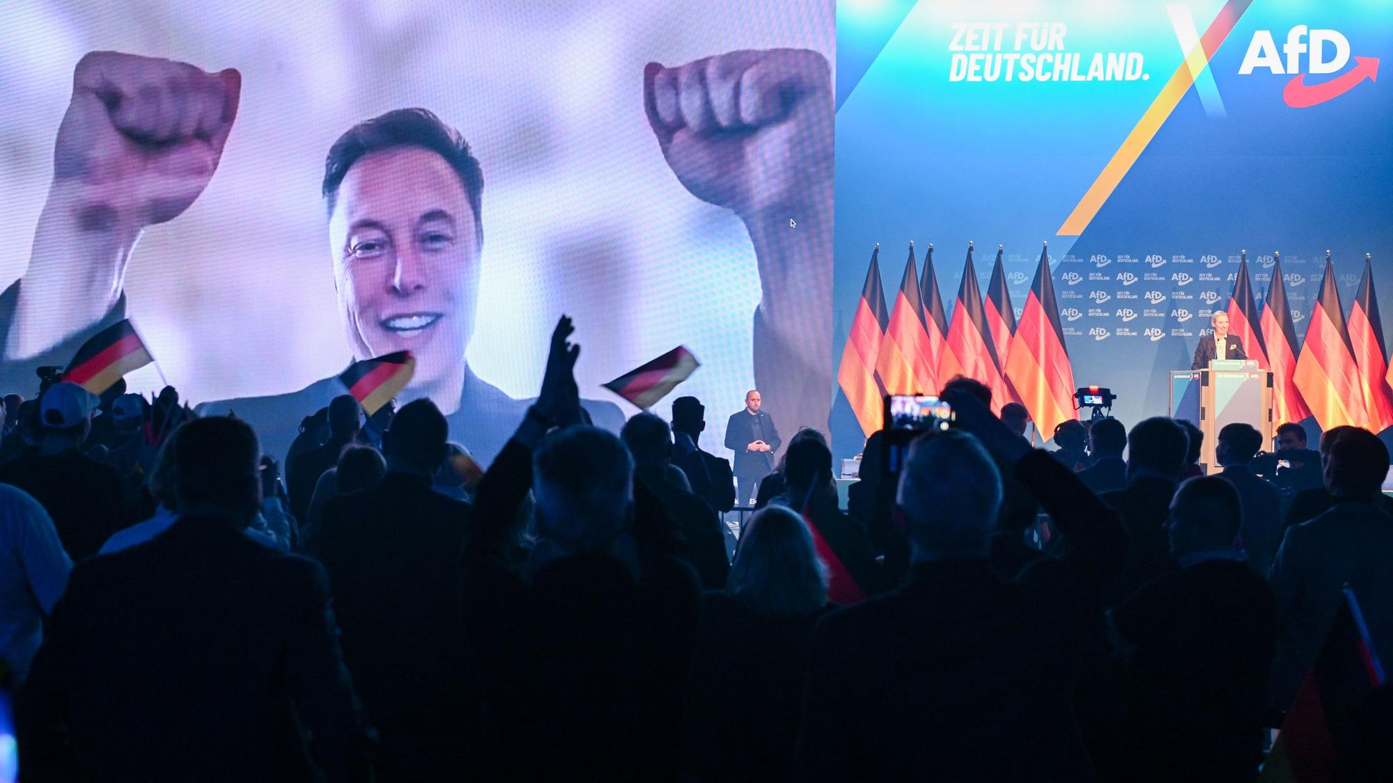Über eine Videoeinblendung unterhält sich US-Milliardär Elon Musk im Januar 2025 mit AfD-Chefin Alice Weidel. (Archivbild)
