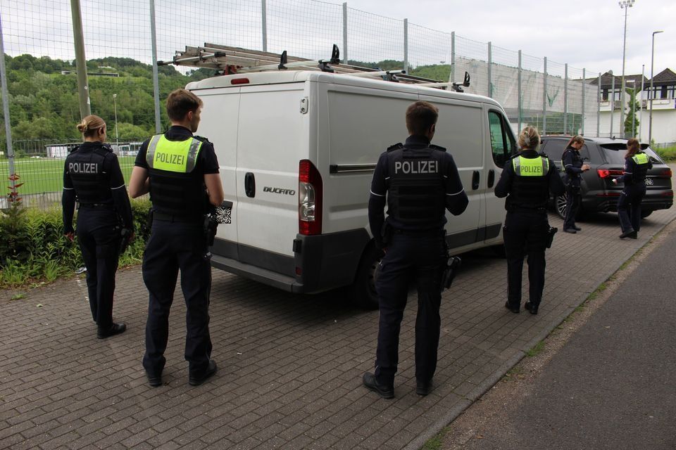 Verkehrskontrollen der Polizei mit Schwerpunkt auf Alkohol und Drogen.