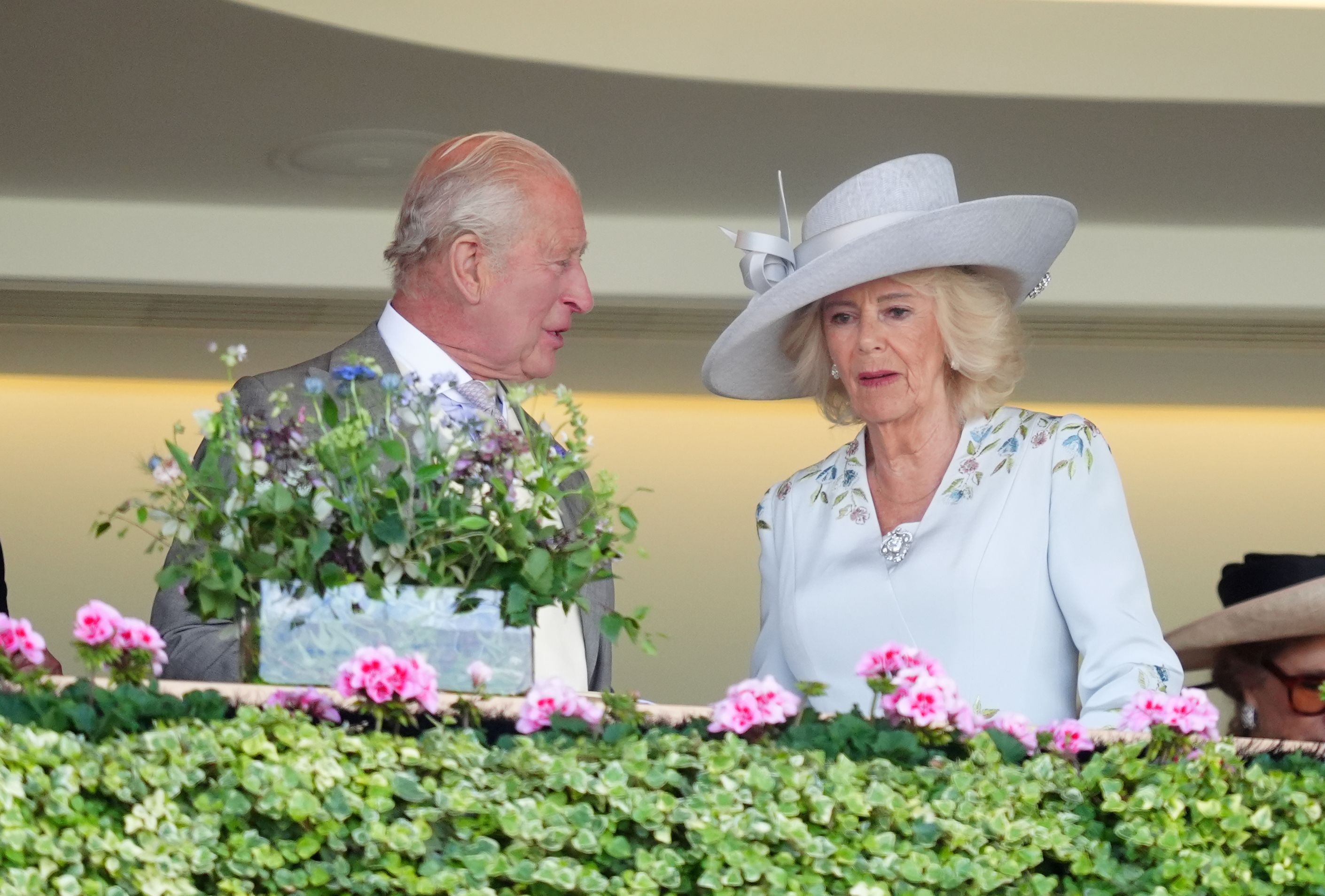 König Charles III. und Königin Camilla am ersten Tag des Royal Ascot auf der Pferderennbahn von Ascot in Berkshire.