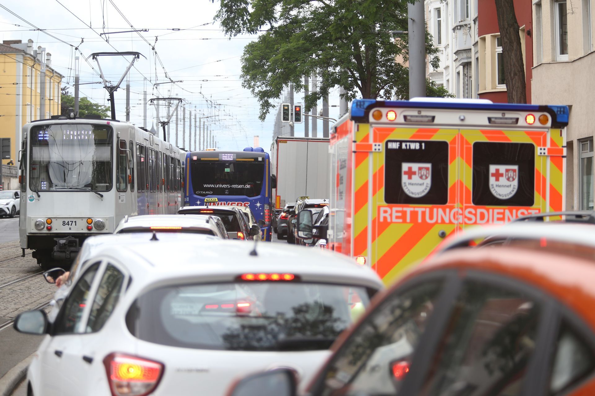 Die Stadt Bonn bemüht sich derzet, den Verkehr in der Innenstadt aufgrund der Sperrung der Nordbrücke zu entzerren. Dennoch ist es zu Stoßzeiten gerade an und um die Kennedybrücke sehr voll und eng.