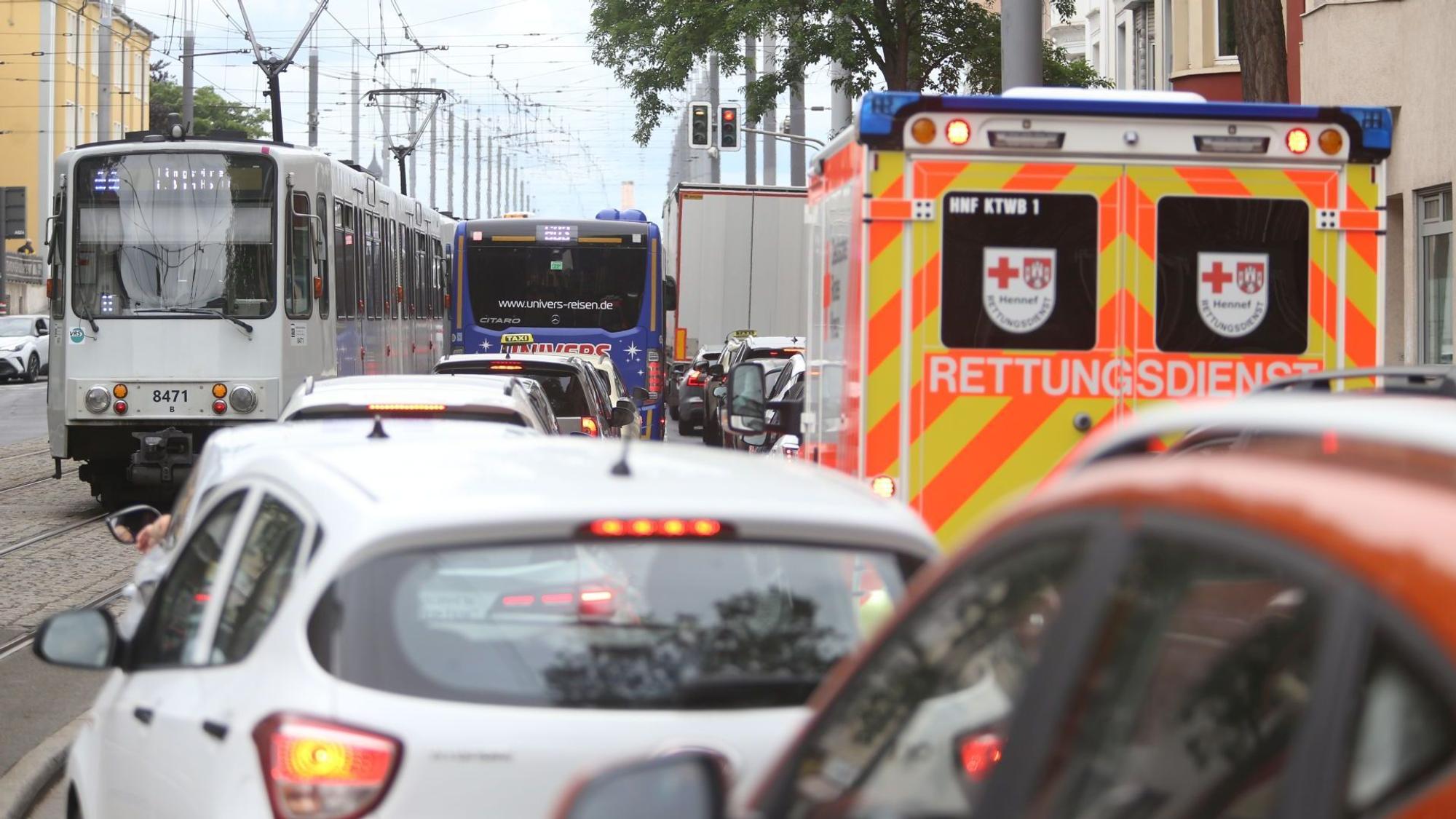 Die Stadt Bonn bemüht sich derzet, den Verkehr in der Innenstadt aufgrund der Sperrung der Nordbrücke zu entzerren. Dennoch ist es zu Stoßzeiten gerade an und um die Kennedybrücke sehr voll und eng.