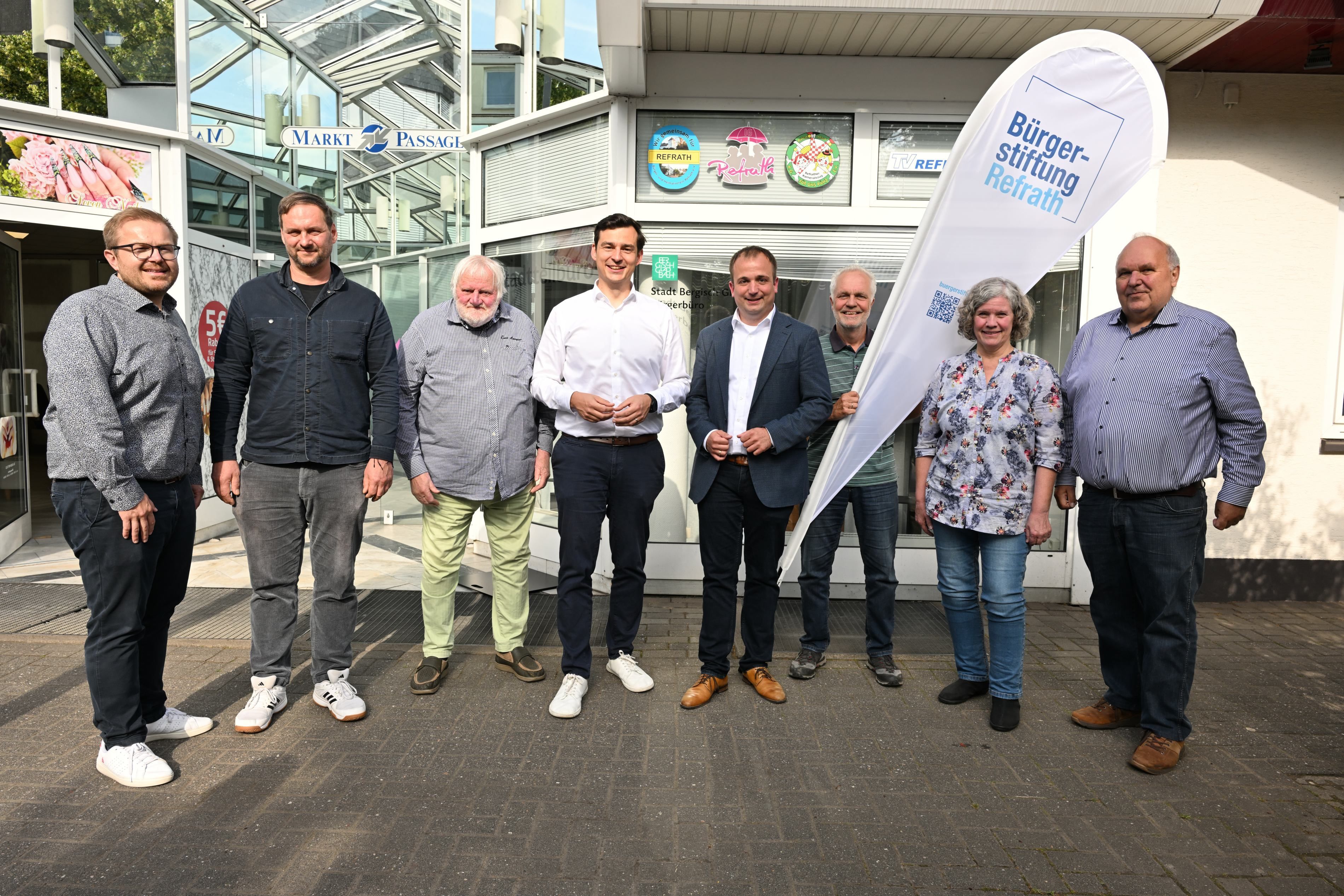 Das Foto zeigt die Kuratoriumsmitglieder der Bürgerstiftung Refrath