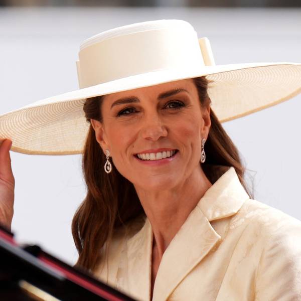 Prinzessin Kate lächelt nach dem Besuch des jährlichen Gottesdienstes des Hosenbandordens in der St. George’s Chapel im Windsor Castle.