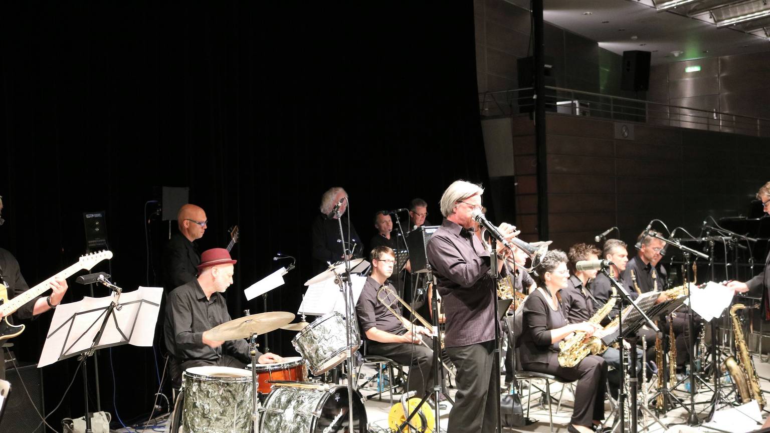 Die ehemalige Bayer Big Band heißt jetzt Leverkusen Big Band. Am 15. Juli spielt die 17-köpfige Kombo vorm Topos.