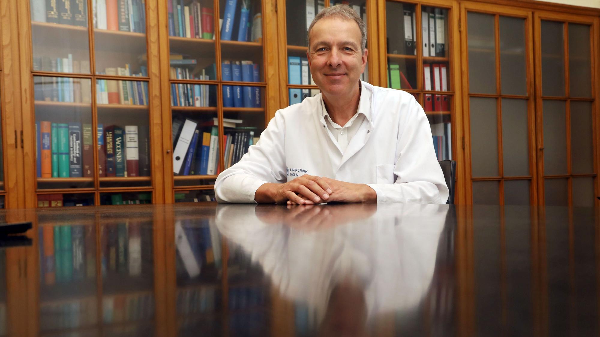 12.06.2026, Köln: An der Uniklinik entsteht ein neues Zentrum für Gen- und Zelltherapie. Behandelt werden können dort Autoimmunerkrankungen, neurologische Erkrankungen, Hämatologisches und Kardiovaskuläres. Wir sprechen vorab mit Professor Jörg Dötsch. Foto: Arton Krasniqi