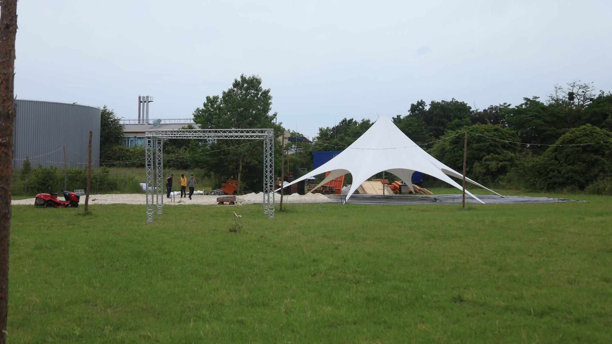 Das Quartier B ist ein Open-Air-Gelände auf dem ehemaligen 4711-Gelände. Dieses Jahr ist ein großes Eröffnungskonzert am 20./21.Juni mit Miljö geplant.