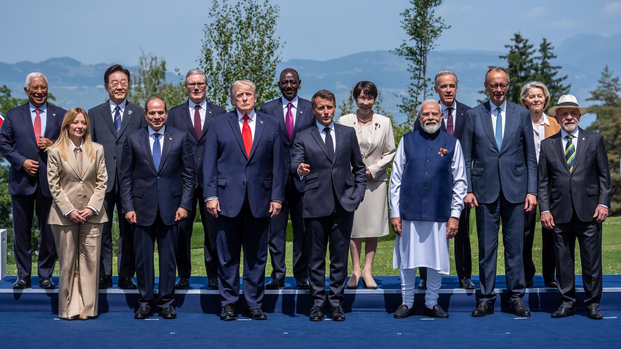Die Staats- und Regierungschefs der G7 posieren beim Gipfeltreffen in Évian.