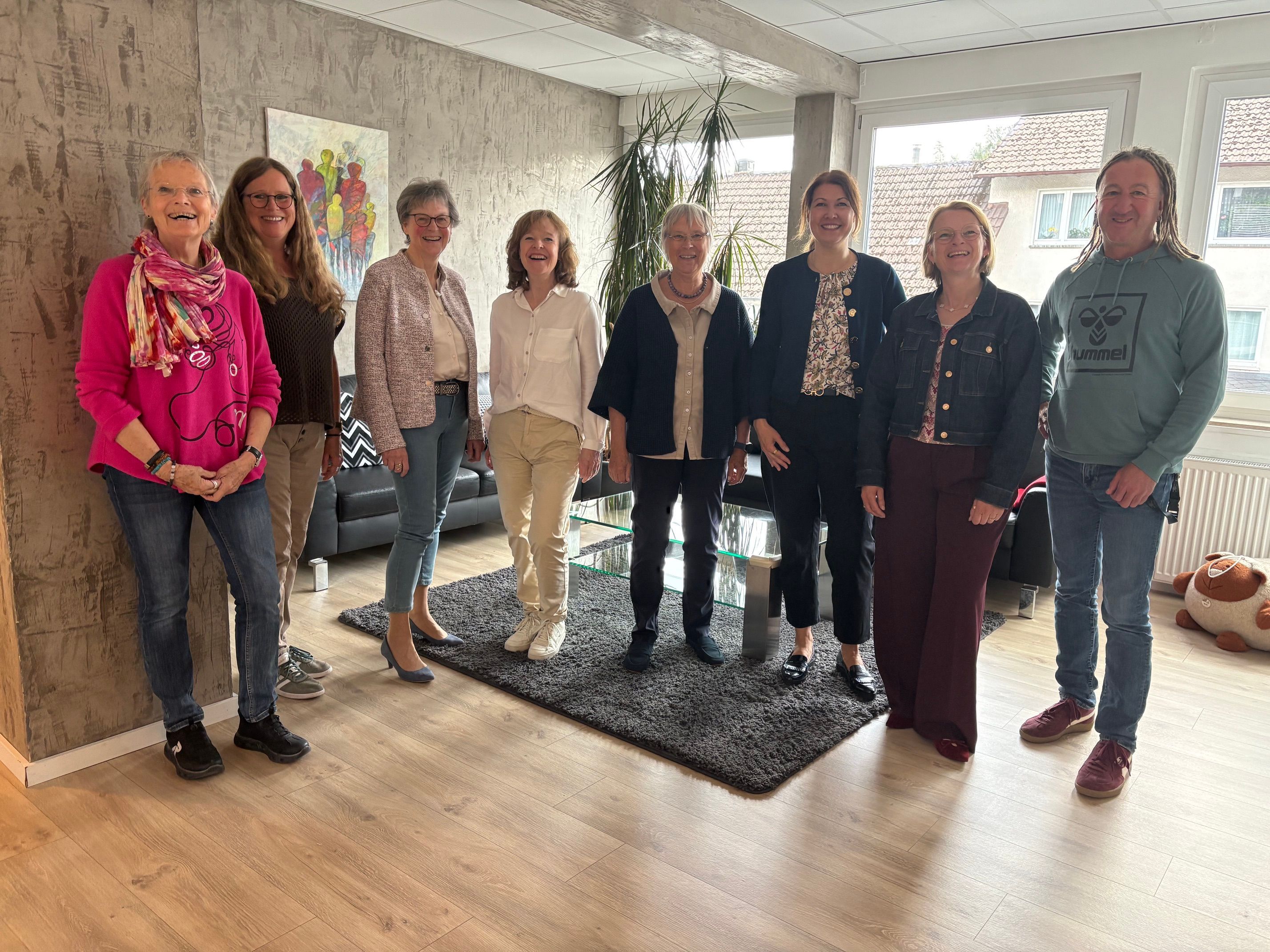 V.l. Monica Weispfennig, Andrea Oltmanns, Dr. Gundula Rogos, Karin Kluge-Dudda, Dagmar Steinmann, Anne Ferchau, Claudia Schröder, Jörg Höfer.