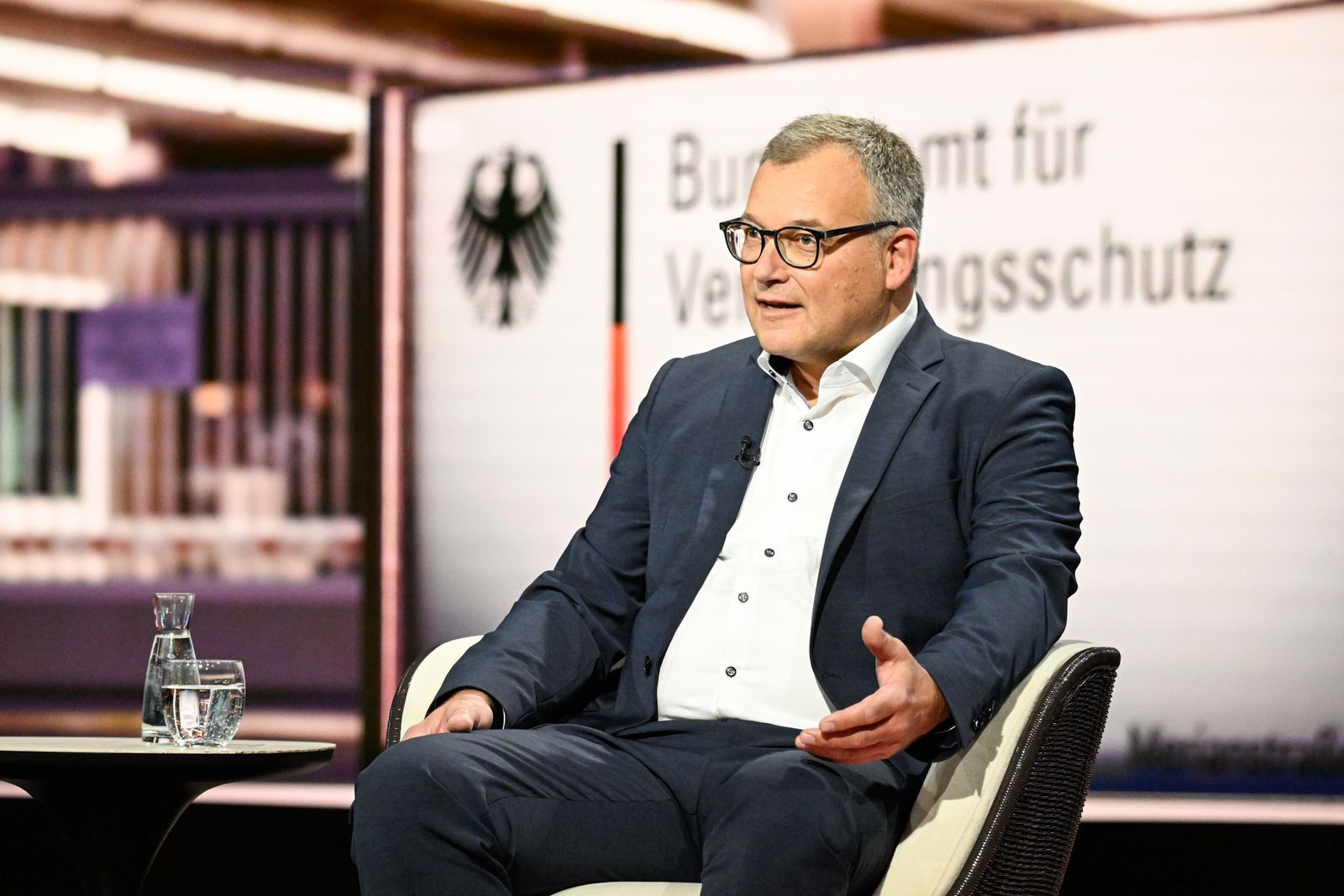 Journalist Sascha Adamek warnte am Dienstagabend, dass die Muslimbrüderschaft bereits Parteien wie die SPD und Grüne  „infiltriert“ habe. (Bild: ZDF / Markus Hertrich)