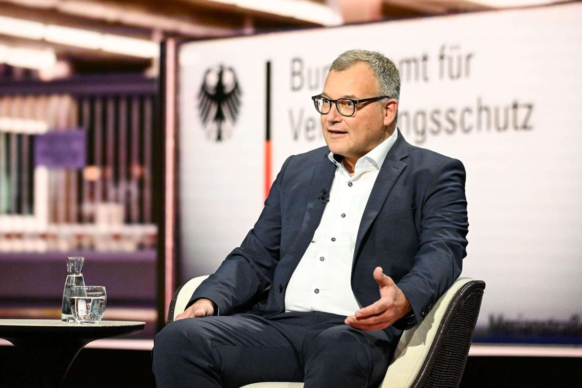 Journalist Sascha Adamek warnte am Dienstagabend, dass die Muslimbrüderschaft bereits Parteien wie die SPD und Grüne „infiltriert“ habe. (Bild: ZDF / Markus Hertrich)