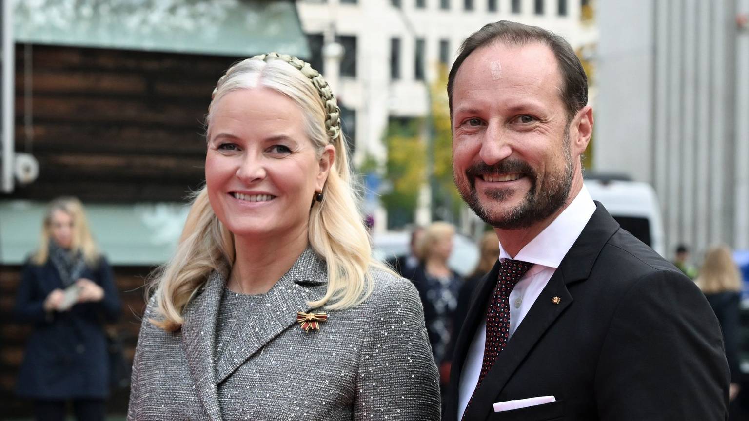 Die norwegische Kronprinzessin Mette-Marit und Kronprinz Haakon bei einem royalen Termin