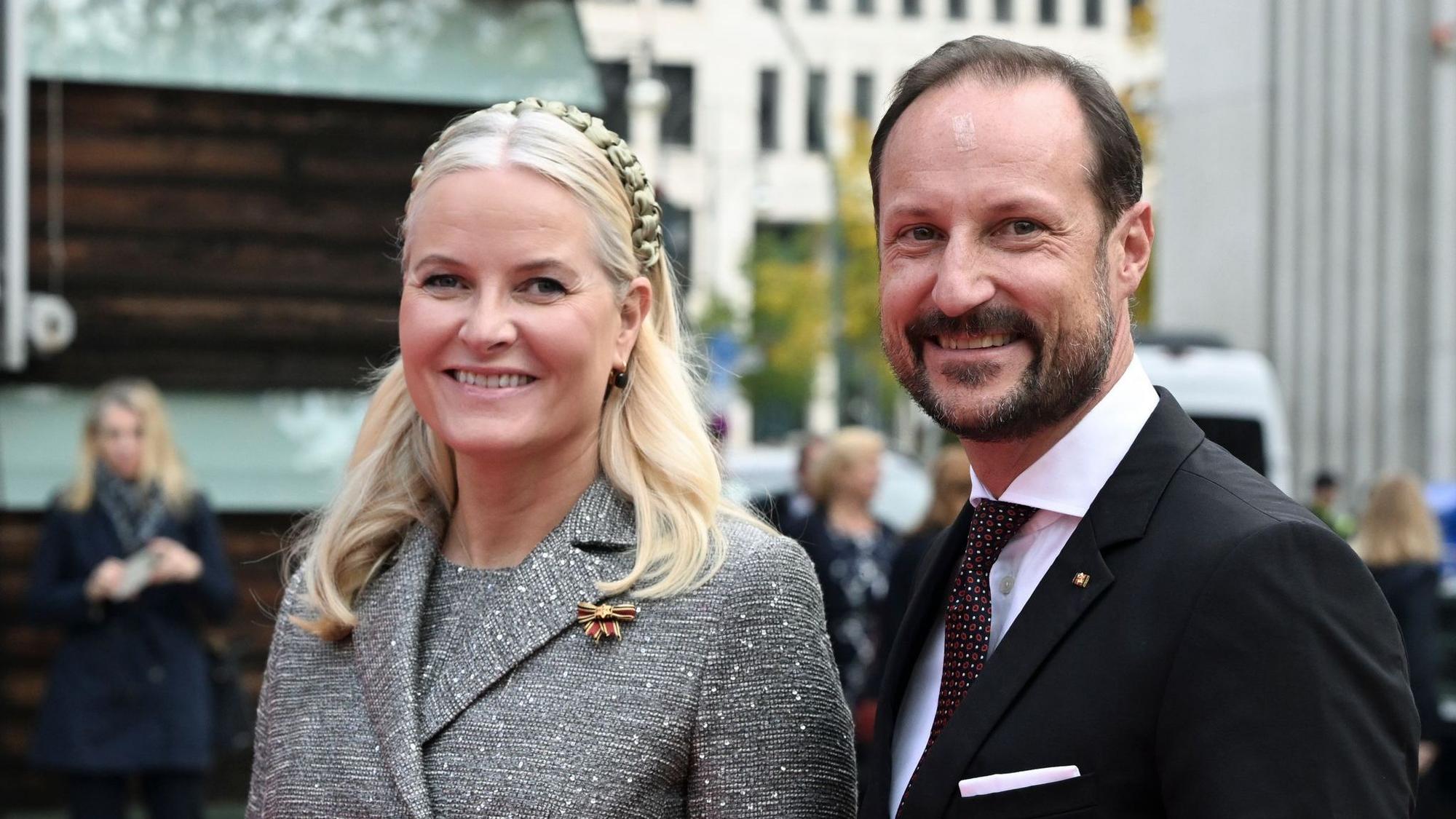 Die norwegische Kronprinzessin Mette-Marit und Kronprinz Haakon bei einem royalen Termin