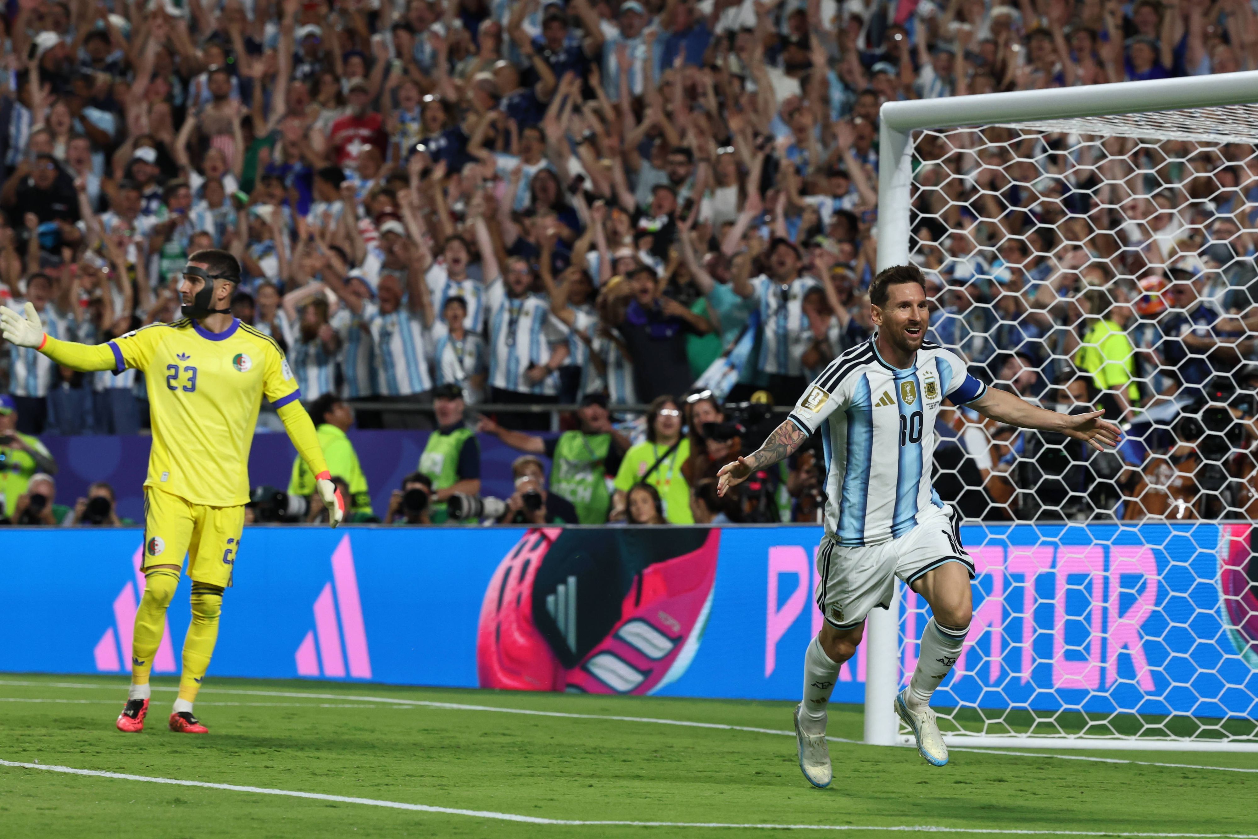 Lionel Messi jubelo nach einem Treffer gegen Algerien.