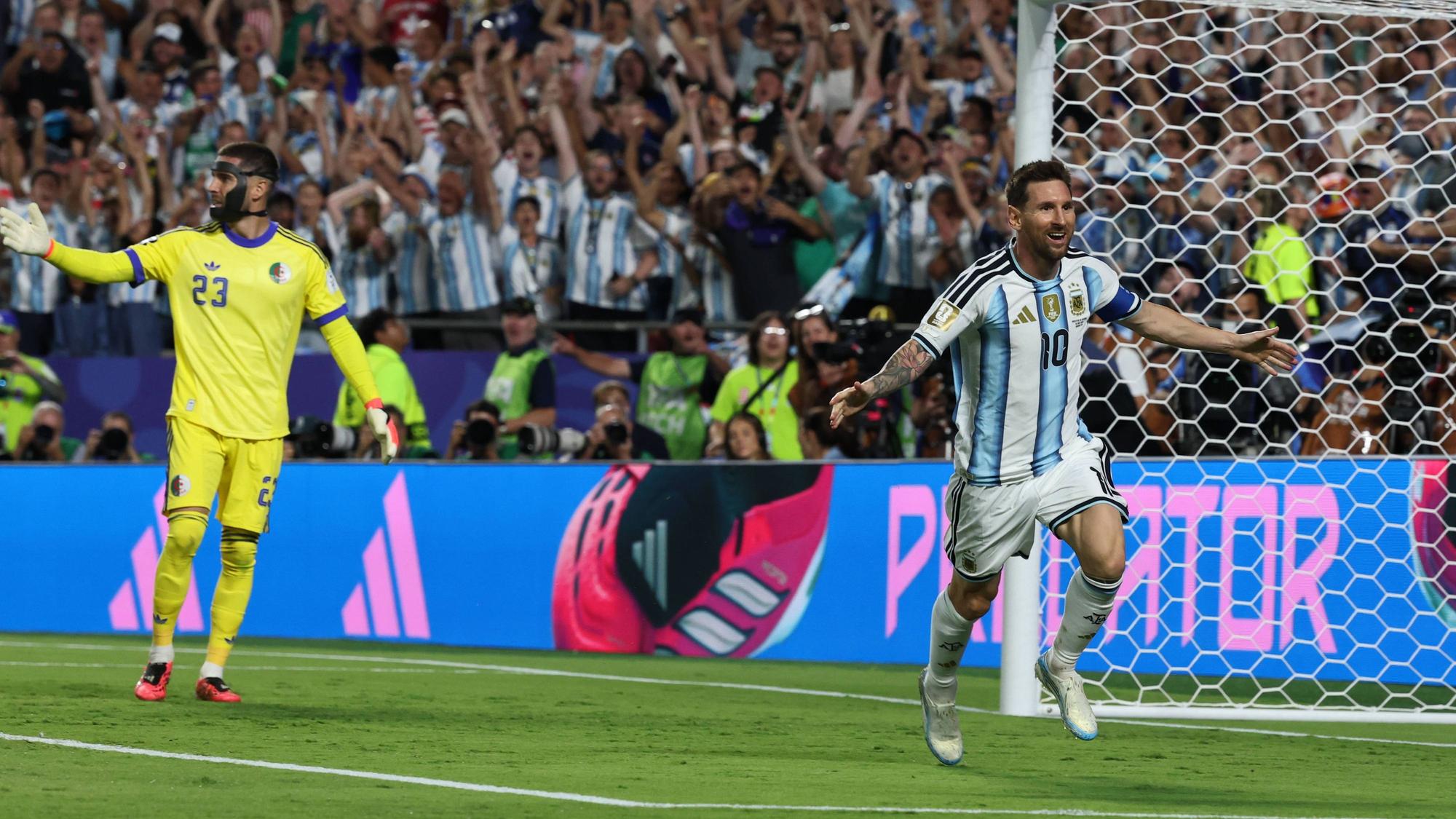 Lionel Messi jubelo nach einem Treffer gegen Algerien.