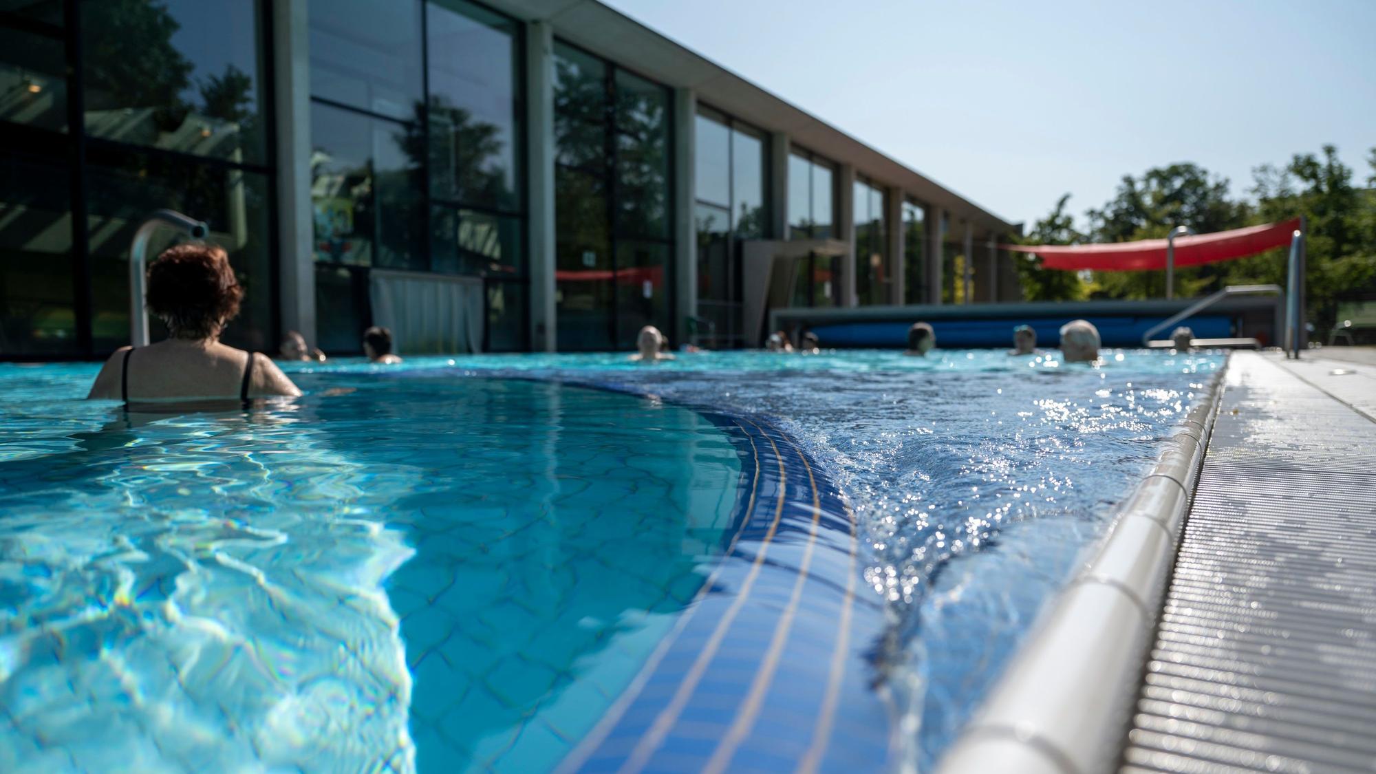 15.06.2023, Köln: Das Freibad Ossendorf. Test der Kölner Freibäder. Foto: Uwe Weiser