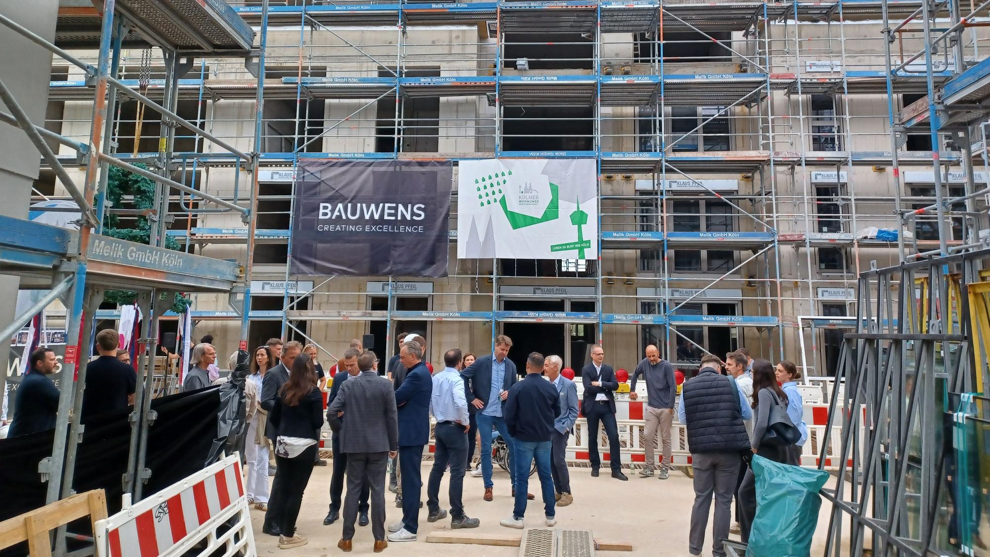 Am Simonskaul entstehen 69 genossenschaftliche Wohnungen. Das Bauvorhaben feierte nun Richtfest.