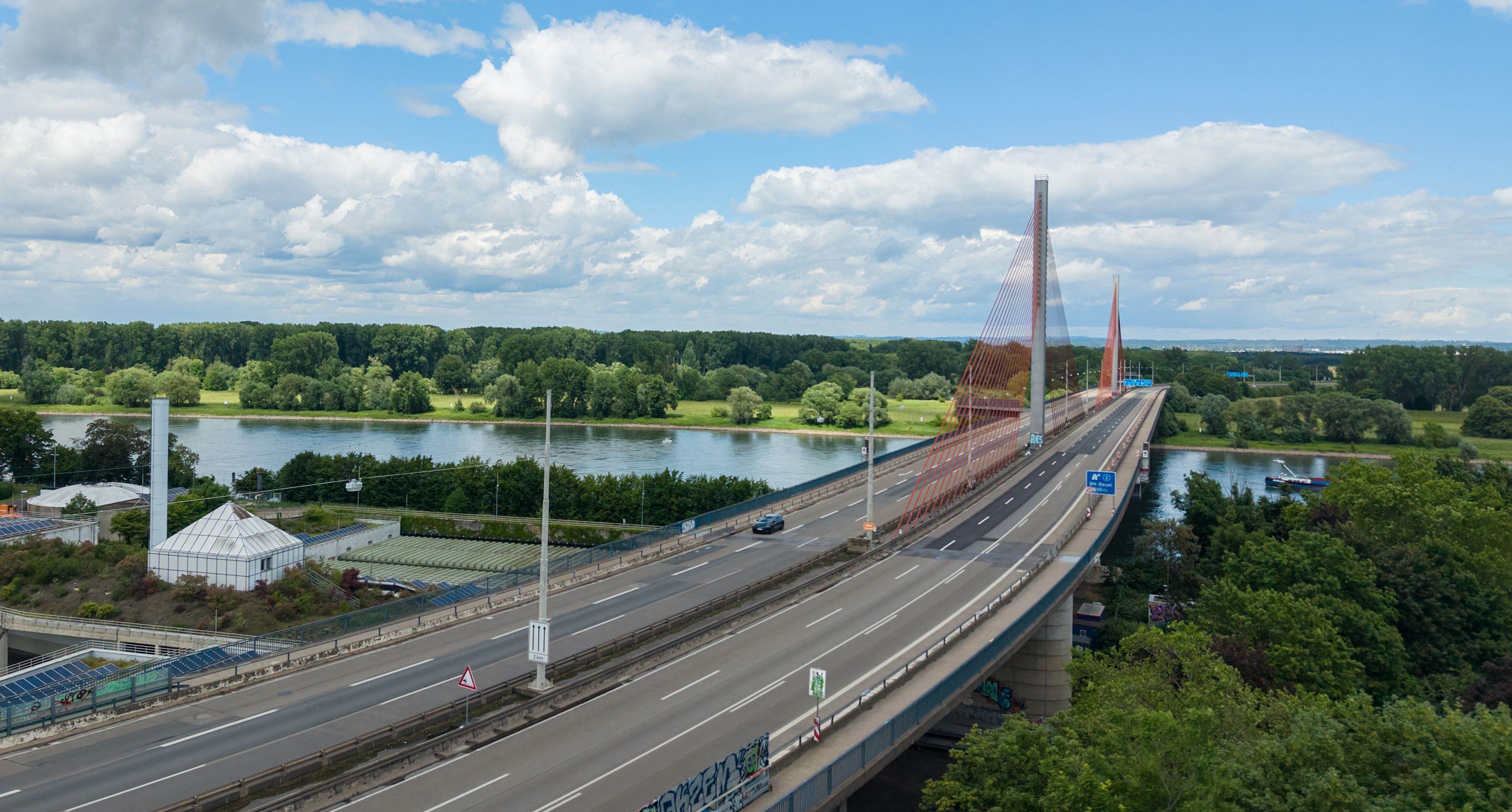 Die Bonner Nordbrücke ist seit Anfang Juni überraschend gesperrt.