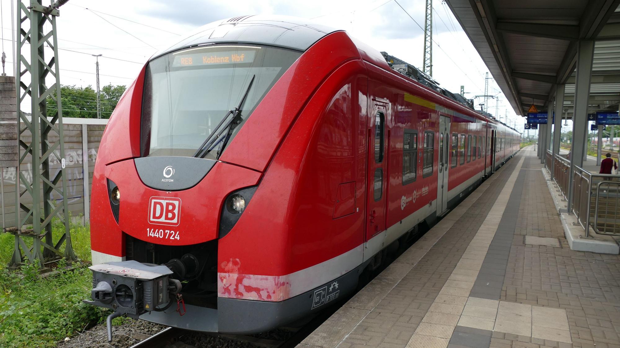 Der RE 8 am Troisdorfer Bahnhof fährt ab 10. Juli fünf Monate lang nicht in Richtung Koblenz