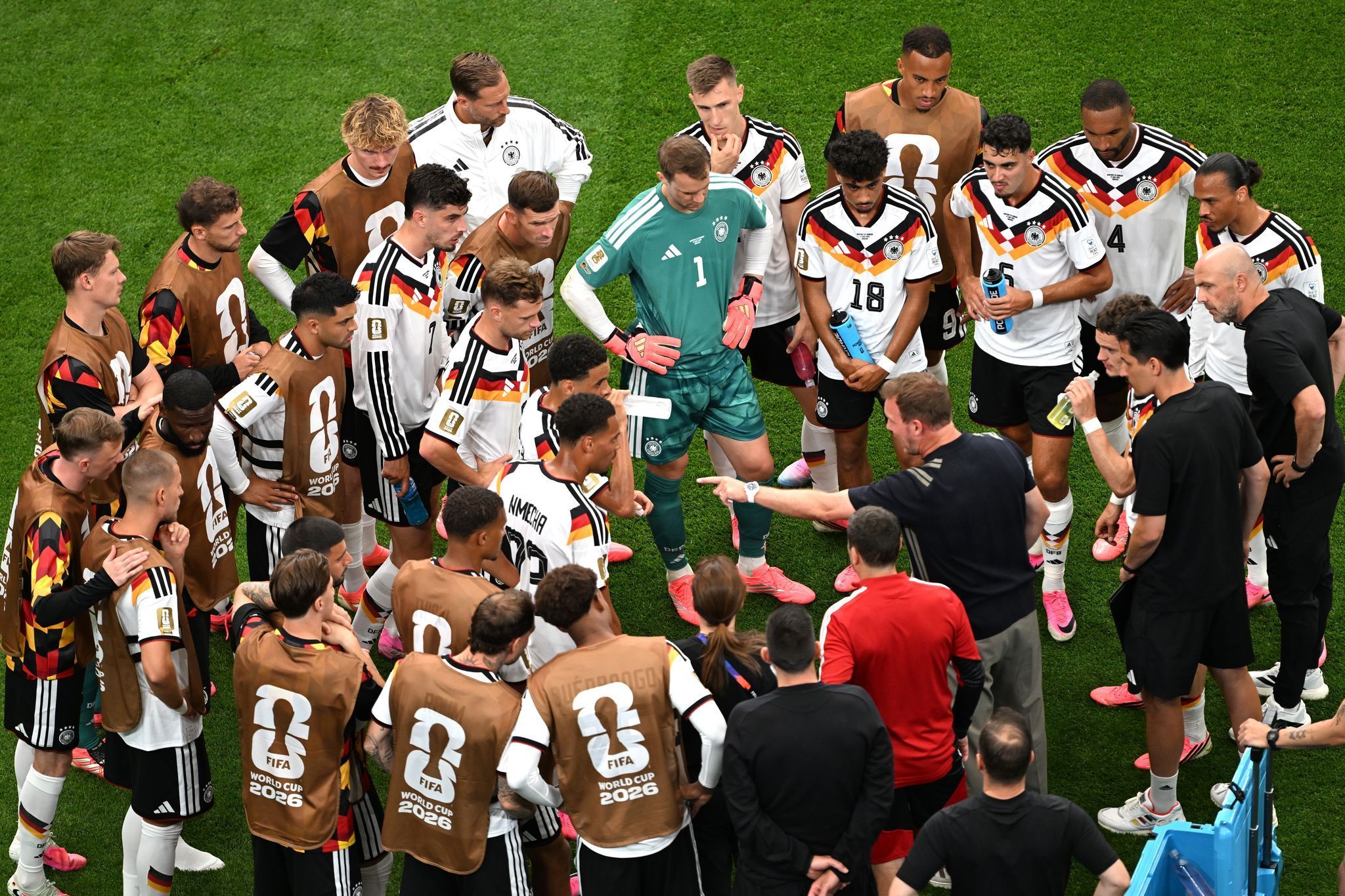 In der Bundesliga und bei der UEFA gibt es keine Überlegungen für zusätzliche Trinkpausen.