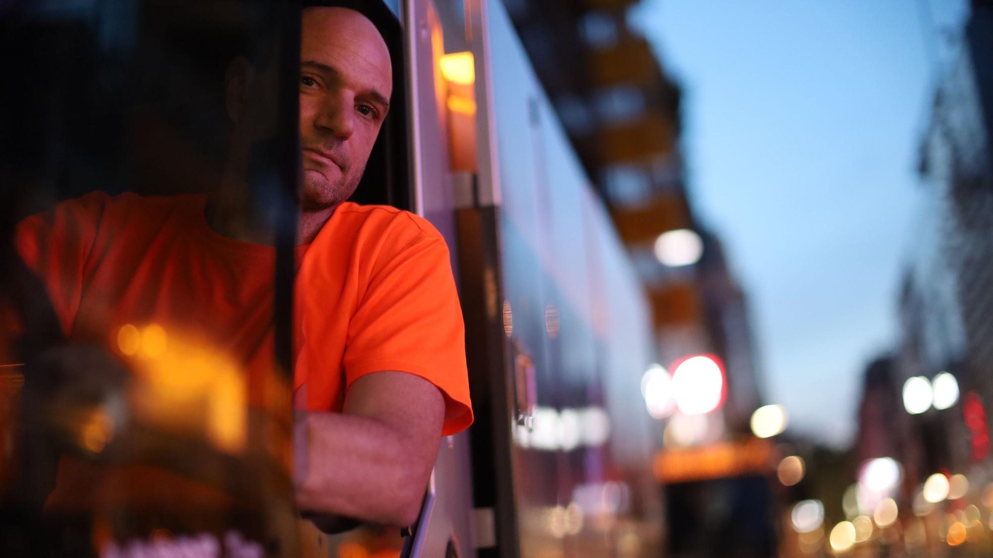 15.06.2026, Köln: Unterwegs mit der AWB: 100 Kaugummis pro Quadratmeter Nacht für Nacht im Einsatz gegen den Schmodder auf der Hohe Straße mit Jörg Gillies. Foto: Arton Krasniqi