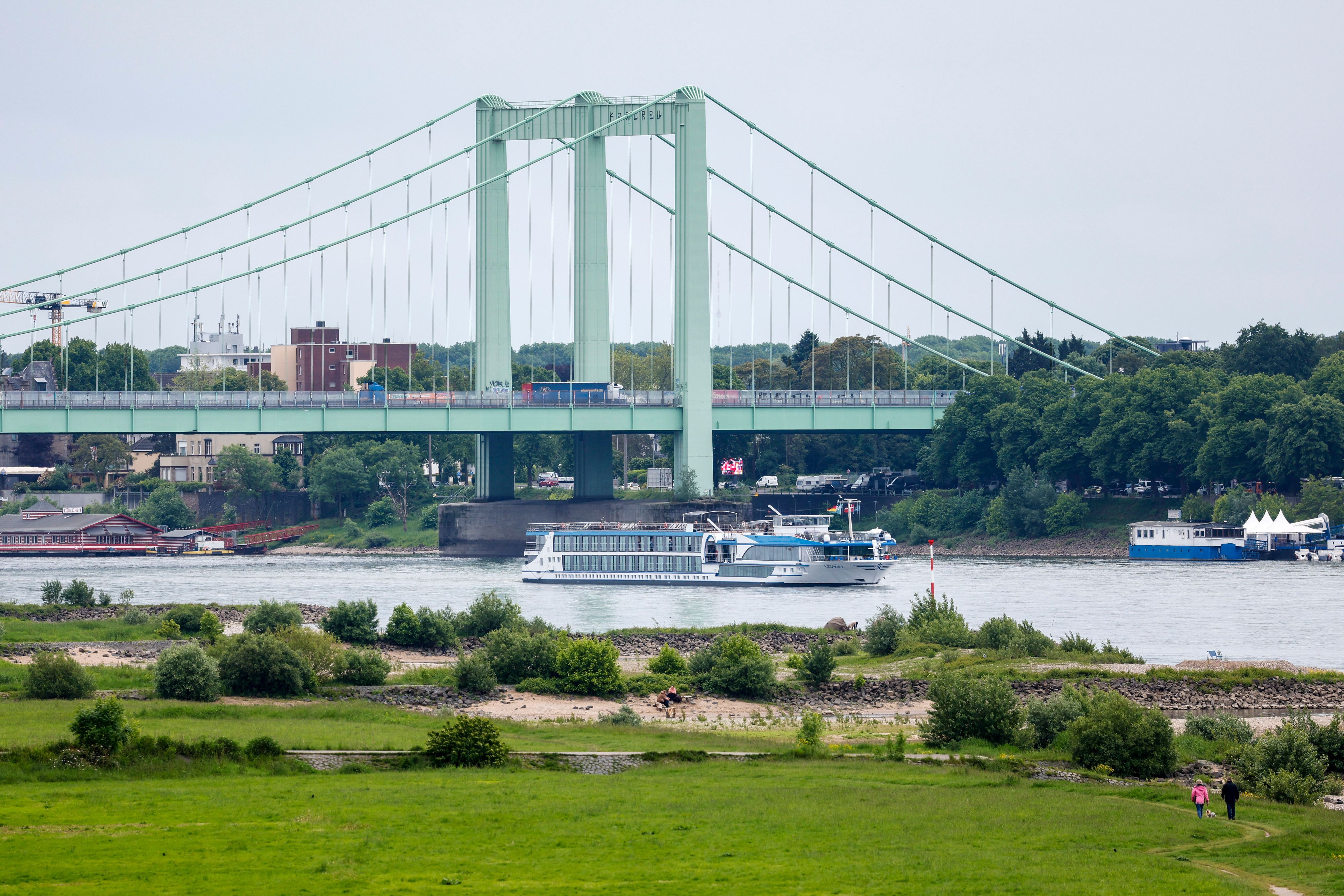 Die Rodenkirchener Brücke im Kölner Süden ist marode.