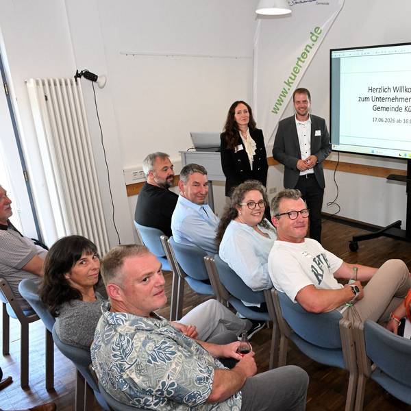 Das Foto zeigt die Teilnehmenden des Unternehmerdialogs.