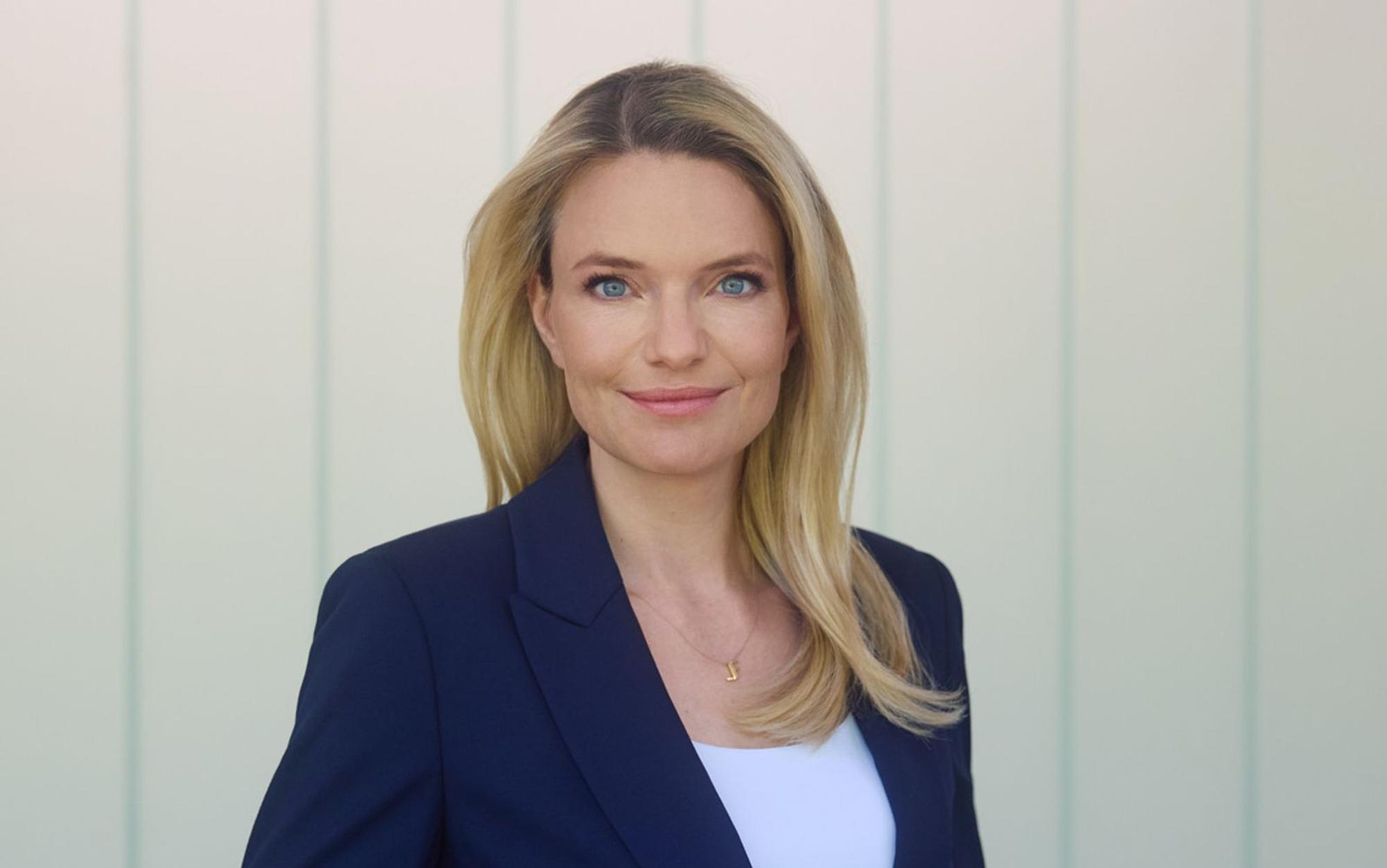 Sarah Tacke wird in der Sommerpause mit einem eigenen Talkformat den Sendeplatz von „Maybrit Illner“ übernehmen. (Bild: ZDF / Bo Lelewel)