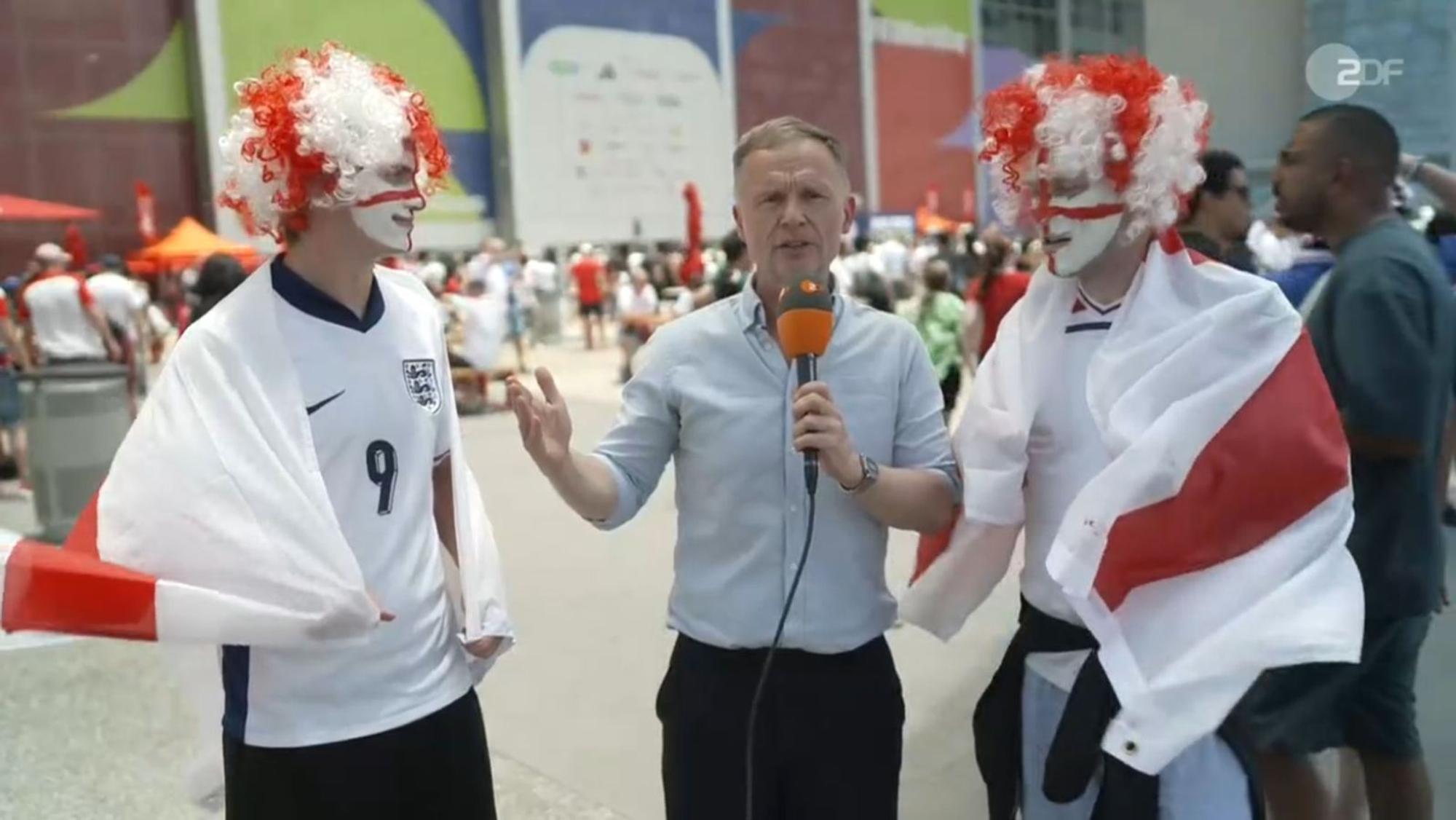 Bei Alexander Ruda (Mitte) hoffen zwei Engländer, dass Thomas Tuchel ihnen den Titel beschert. (Bild: ZDF)