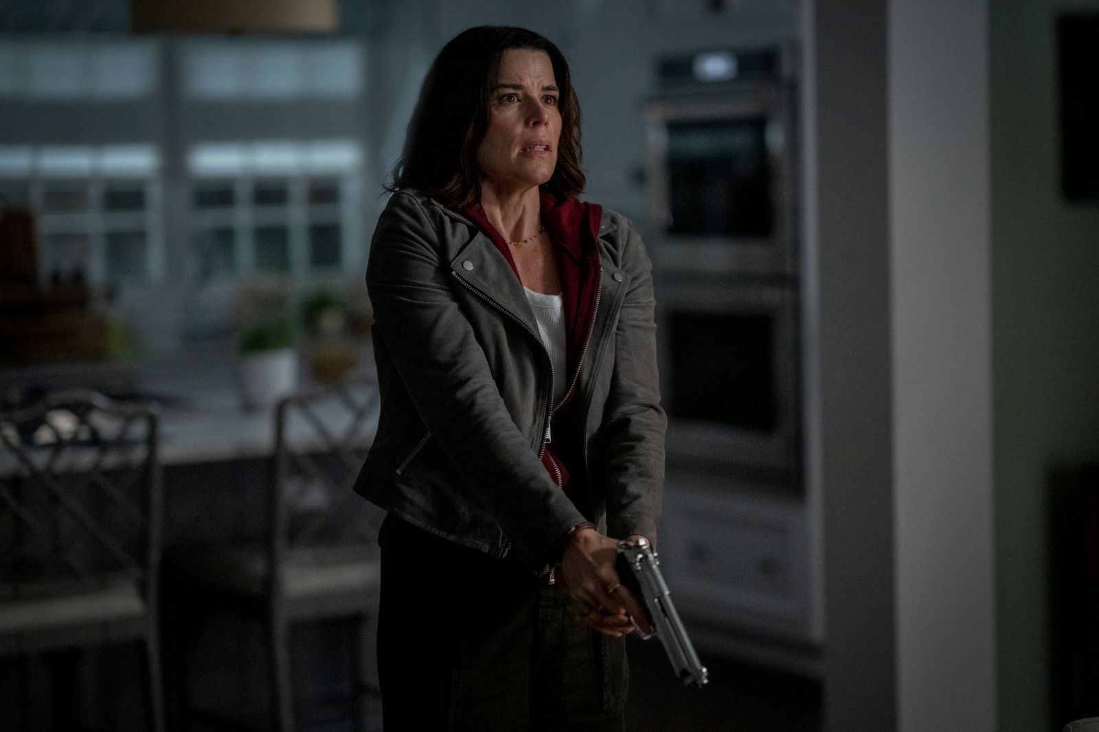 Sidney Prescott (Neve Campbell) wird nach Jahren abermals von einem maskierten Serienkiller bedroht.  (Bild: 2026 Paramount Pictures/Jessica Miglio/Leonine)