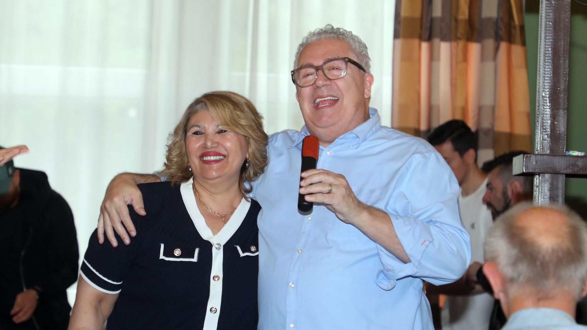 Valentino und Georgeta Bruno strahlen in ihrem Restaurant.