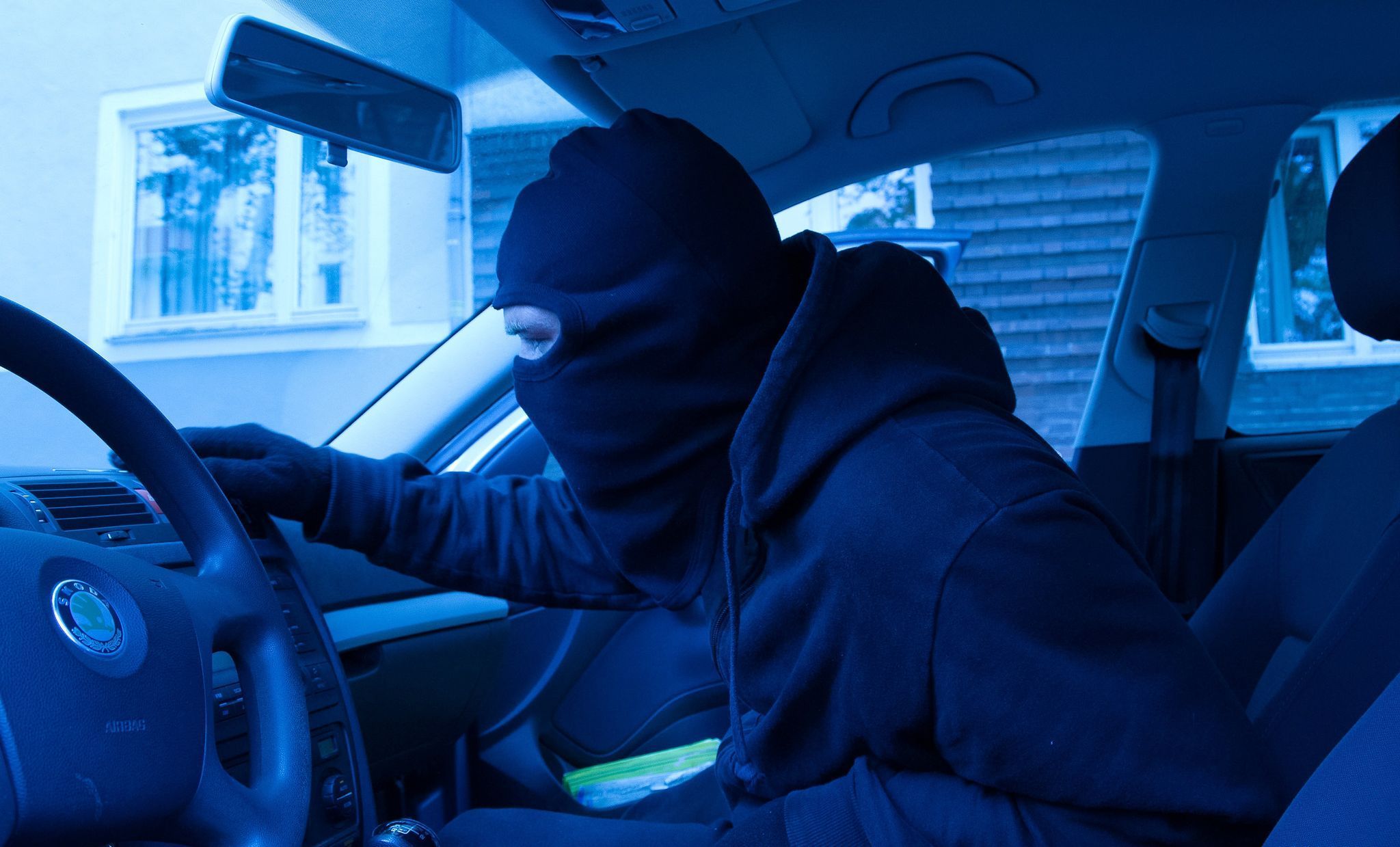 Auch das Auto kann im Urlaub zum Tatort geraten. Oberbergs Polizei rät dazu, bei Pausen unterwegs immer wachsam zu bleiben