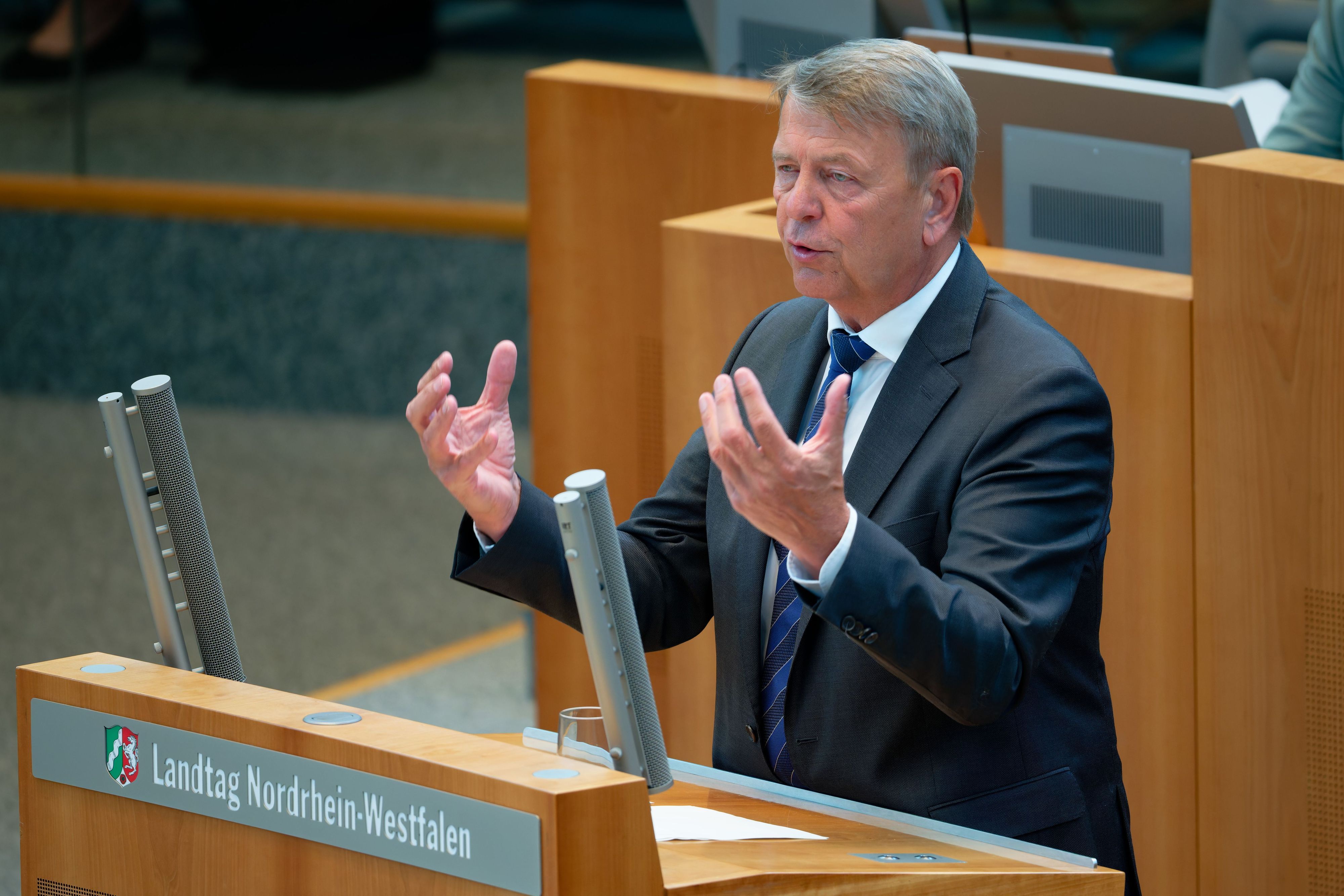 Christof Rasche (FDP) bei einer Plenarsitzung im Landtag von Nordrhein-Westfalen zur Verkehrssituation.