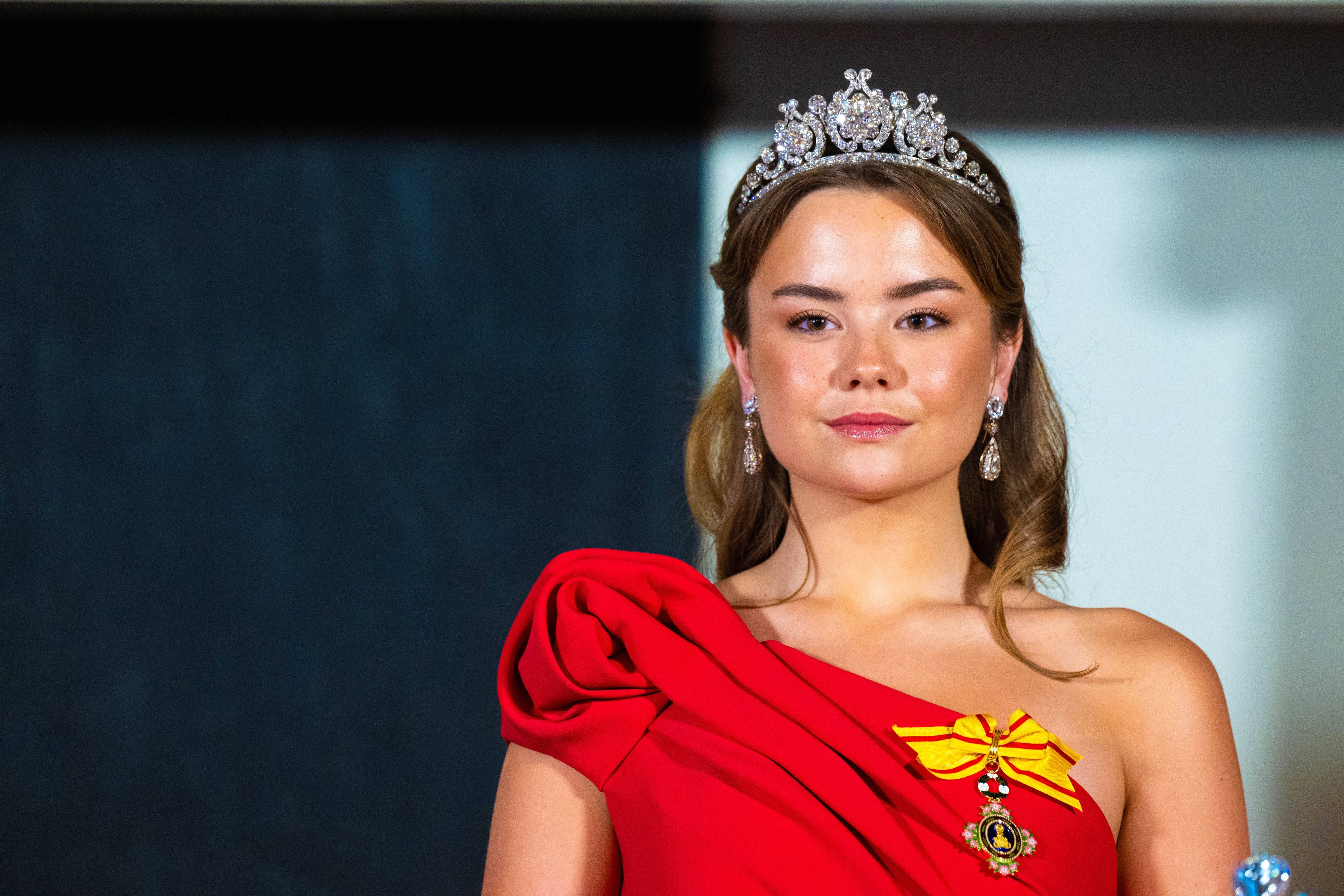 Mit 19 Jahren feierte Prinzessin Ariane der Niederlande beim Staatsbankett für Japan ihr glanzvolles Tiara-Debüt im Palast von Amsterdam.