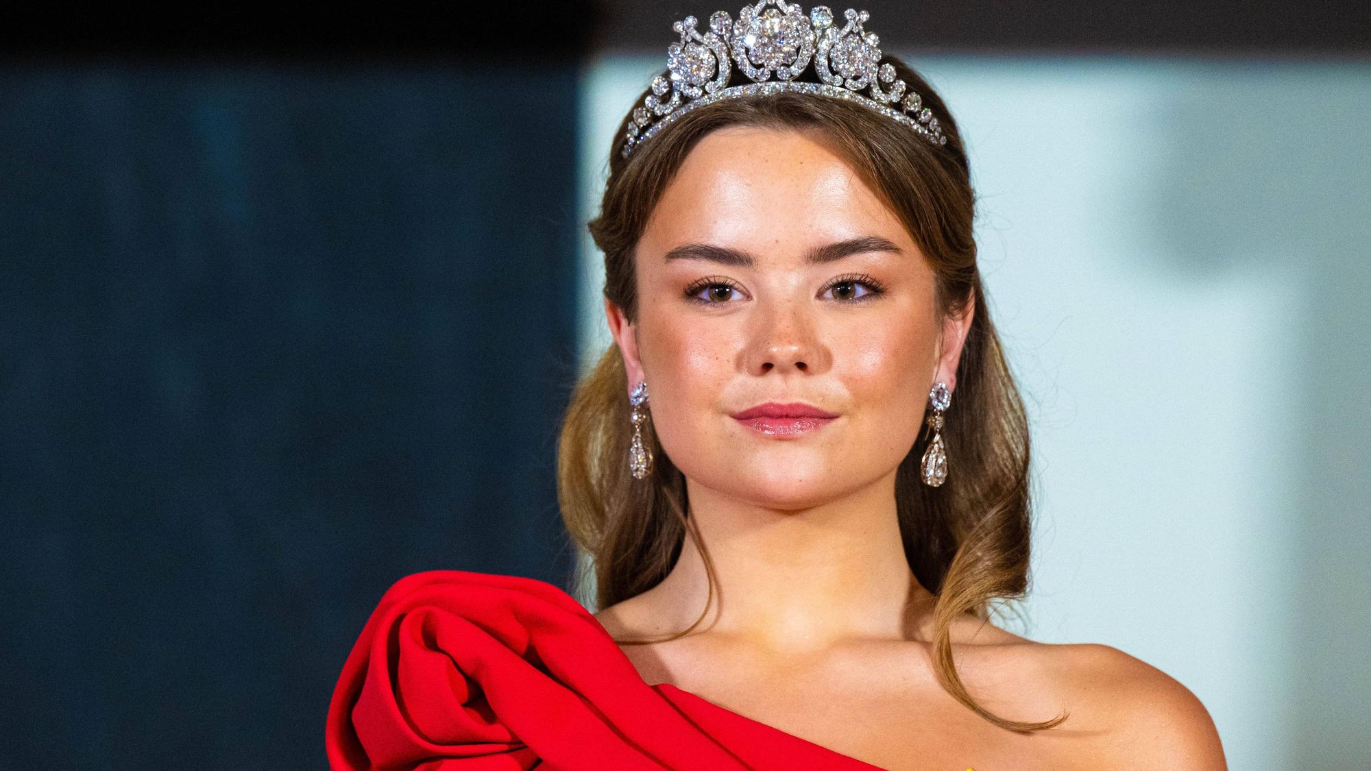 Mit 19 Jahren feierte Prinzessin Ariane der Niederlande beim Staatsbankett für Japan ihr glanzvolles Tiara-Debüt im Palast von Amsterdam.