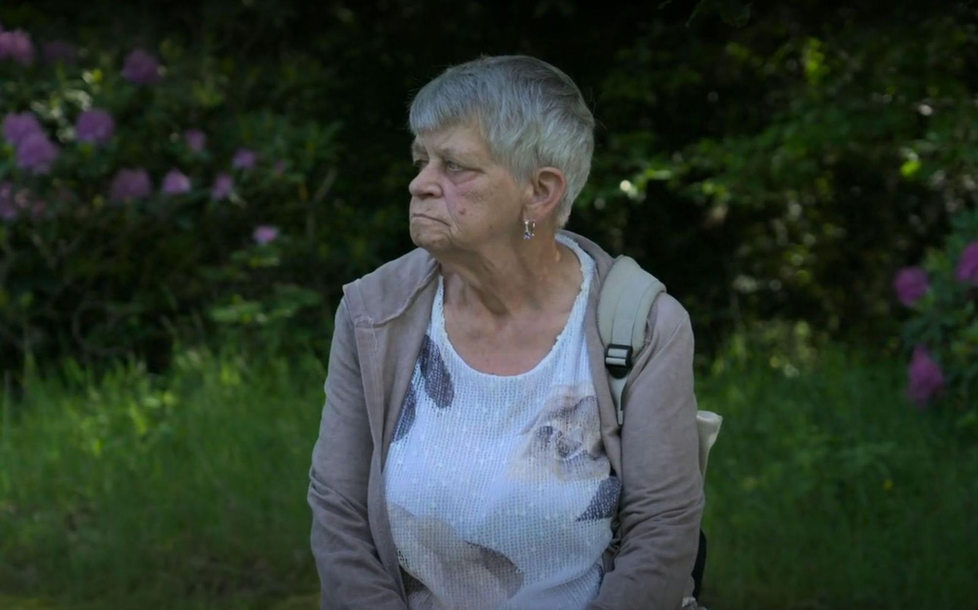 Regina Brieler ist 71 Jahre alt. Am Ende des Monats bleiben ihr 295 Euro zum Leben. (Bild: ARD)