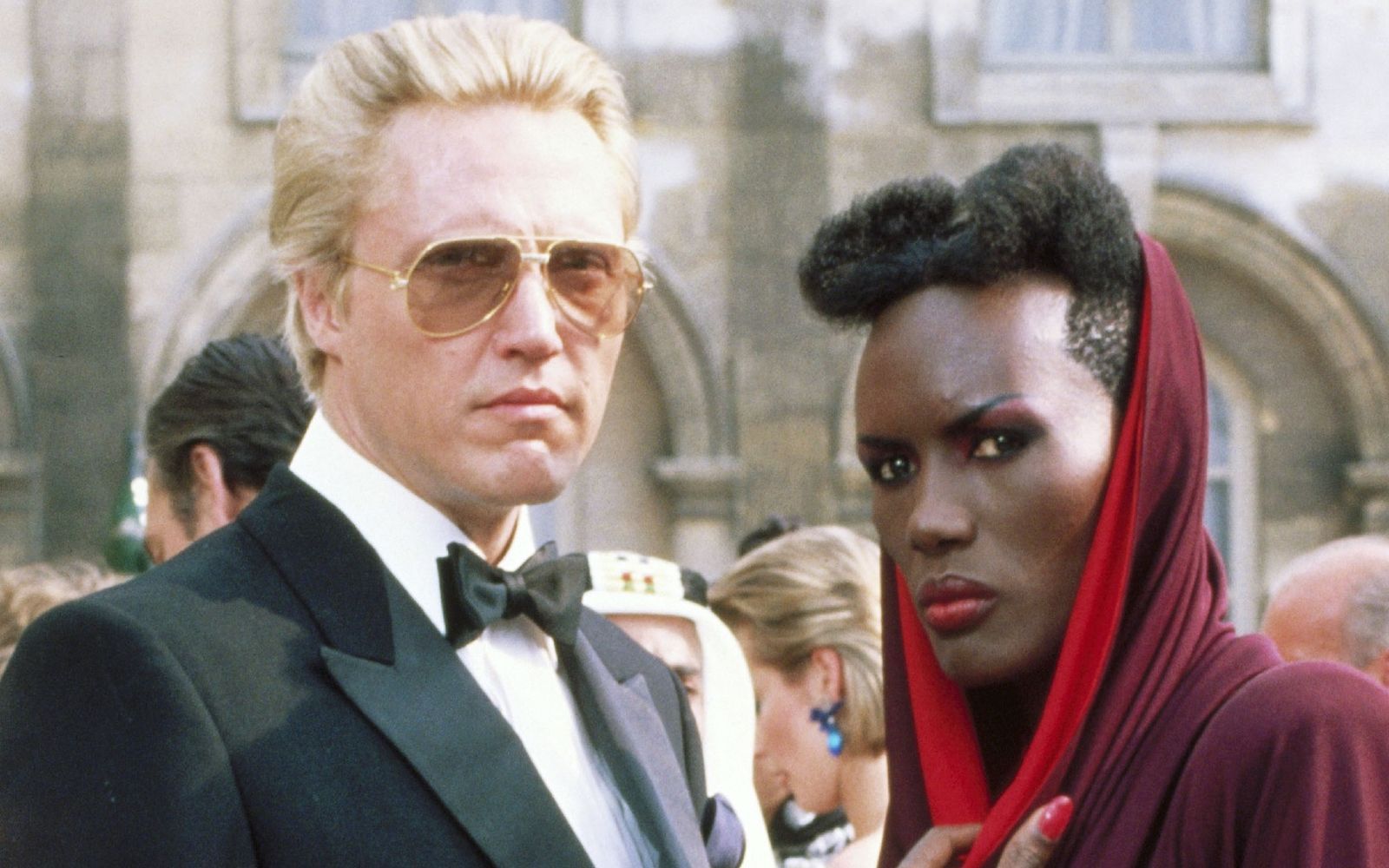 „Im Angesicht des Todes“ lebt auch von Bonds Widersachern: Christopher Walken und Grace Jones sind würdige Bösewichte.  (Bild: RTL / (c) 1985 Danjaq, LLC and Metro-Goldwyn-Mayer Studios Inc. All Rights Reserved)