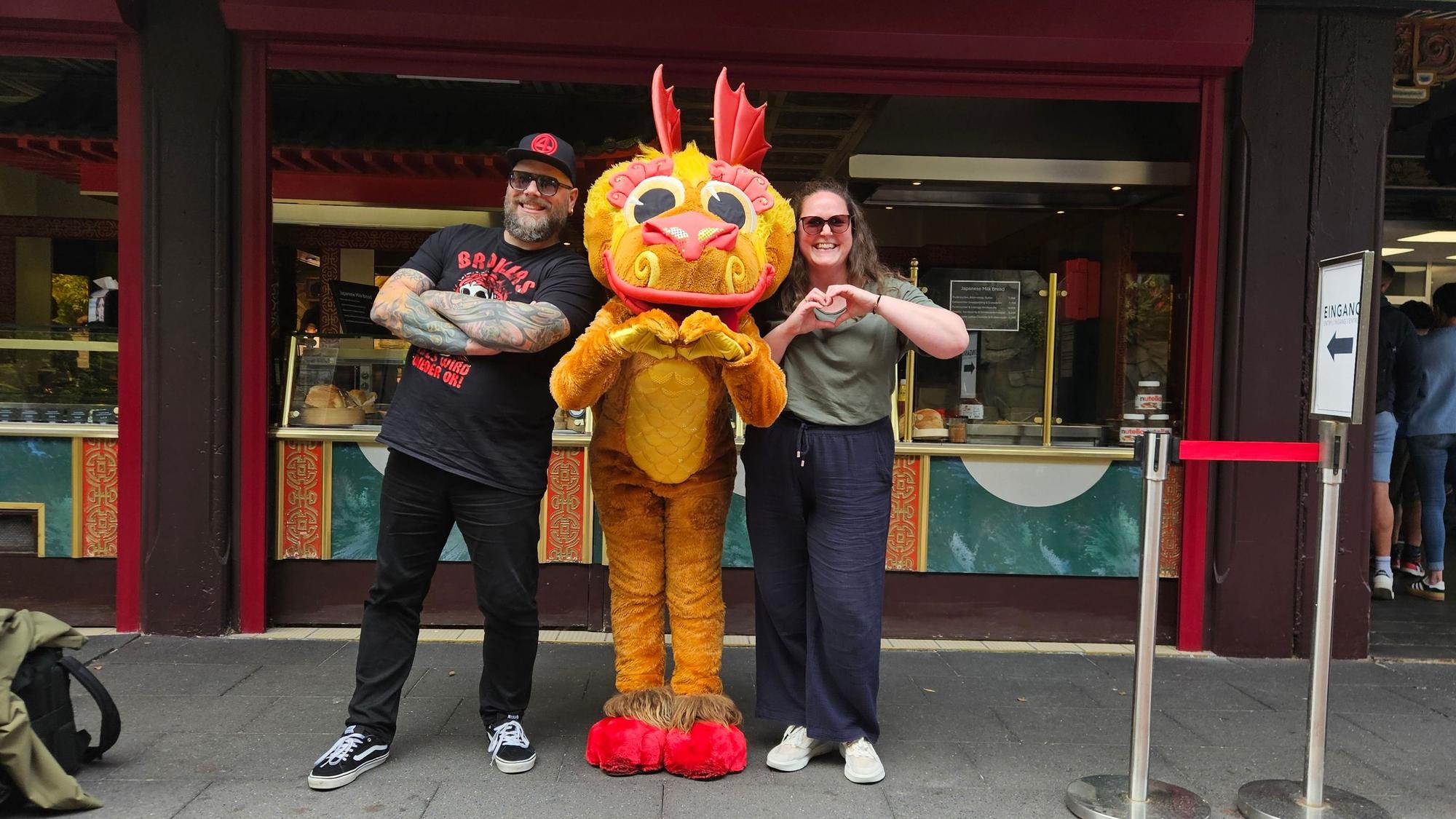 Andreas Sartorius mit seiner Ehefrau Kathrin in der Themenwelt Mexico im Phantasialand.