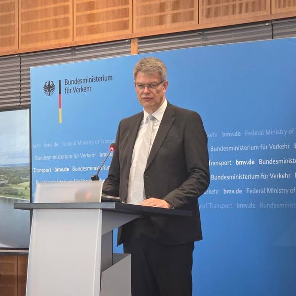 Bundesverkehrsminister Patrick Schnieder hat am Freitag über die Sperrung – und den Abriss – der Bonner Nordbrücke informiert.