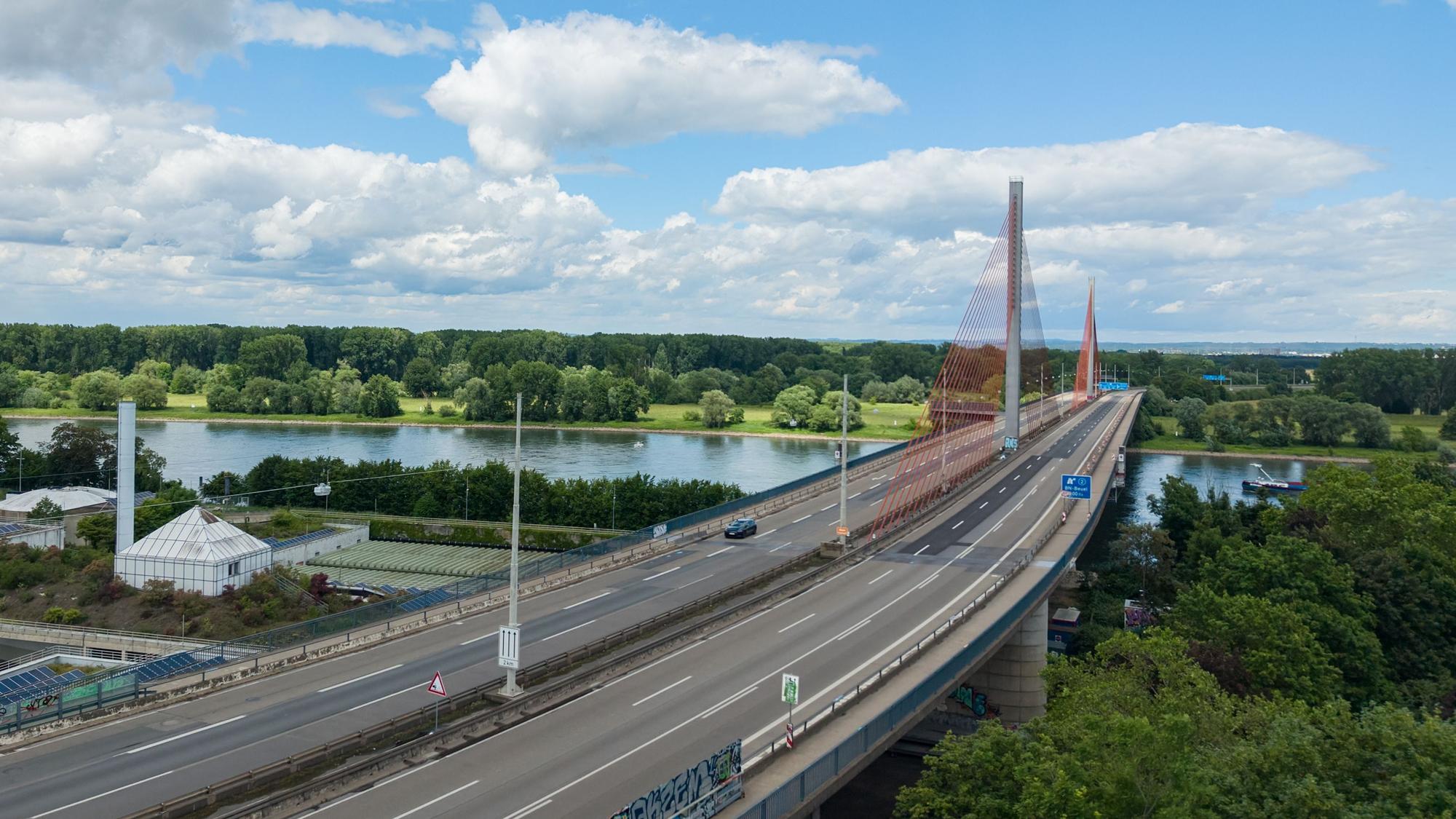 Die gesperrte Friedrich-Ebert-Brücke: Die Autobahn GmbH kann das Bauwerk nicht mehr freigeben. (Archivbild)