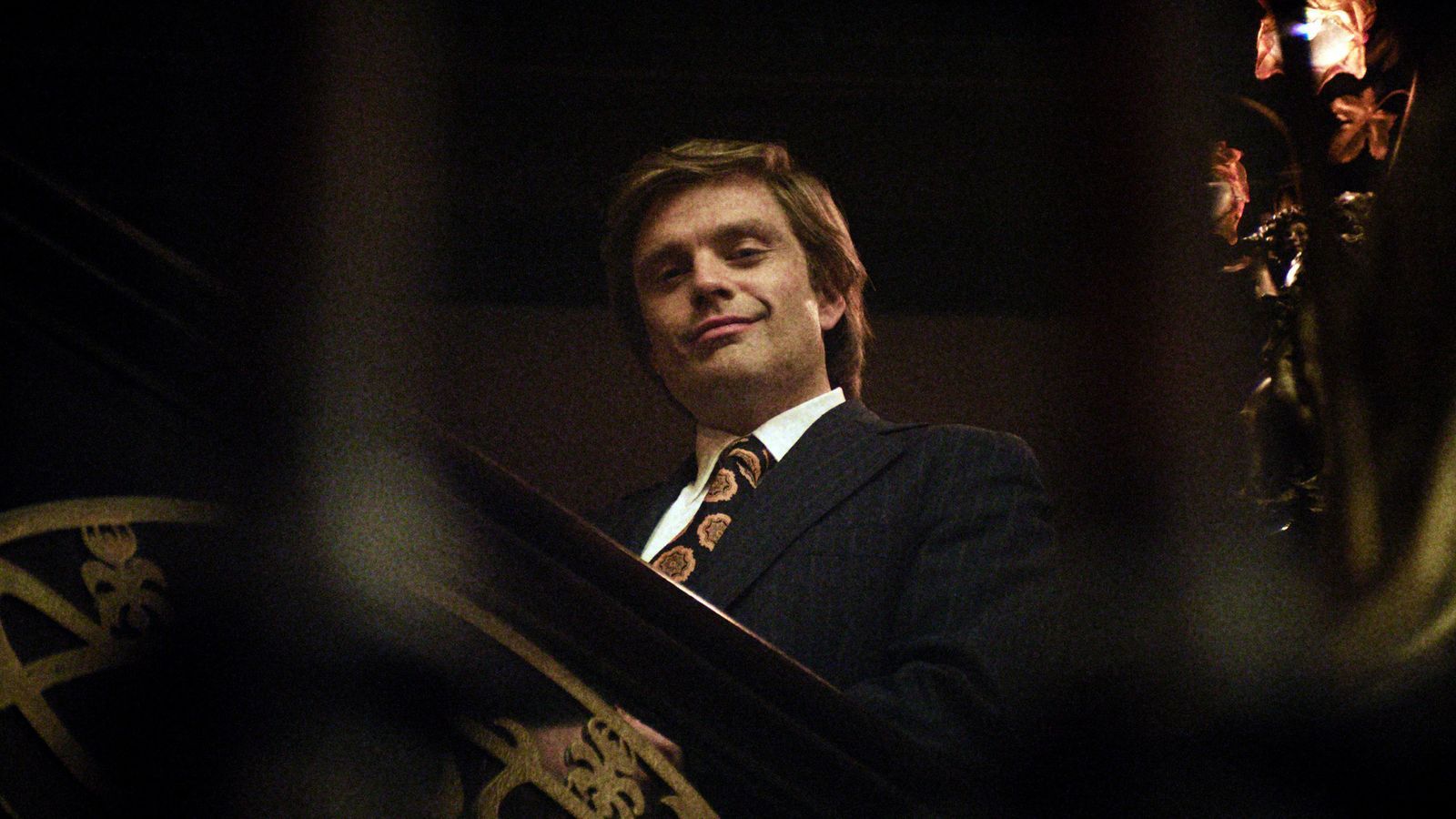 Wer machte Donald Trump (Sebastian Stan) zu dem Mann, der er heute ist?  (Bild: ZDF/Pief Weyman)